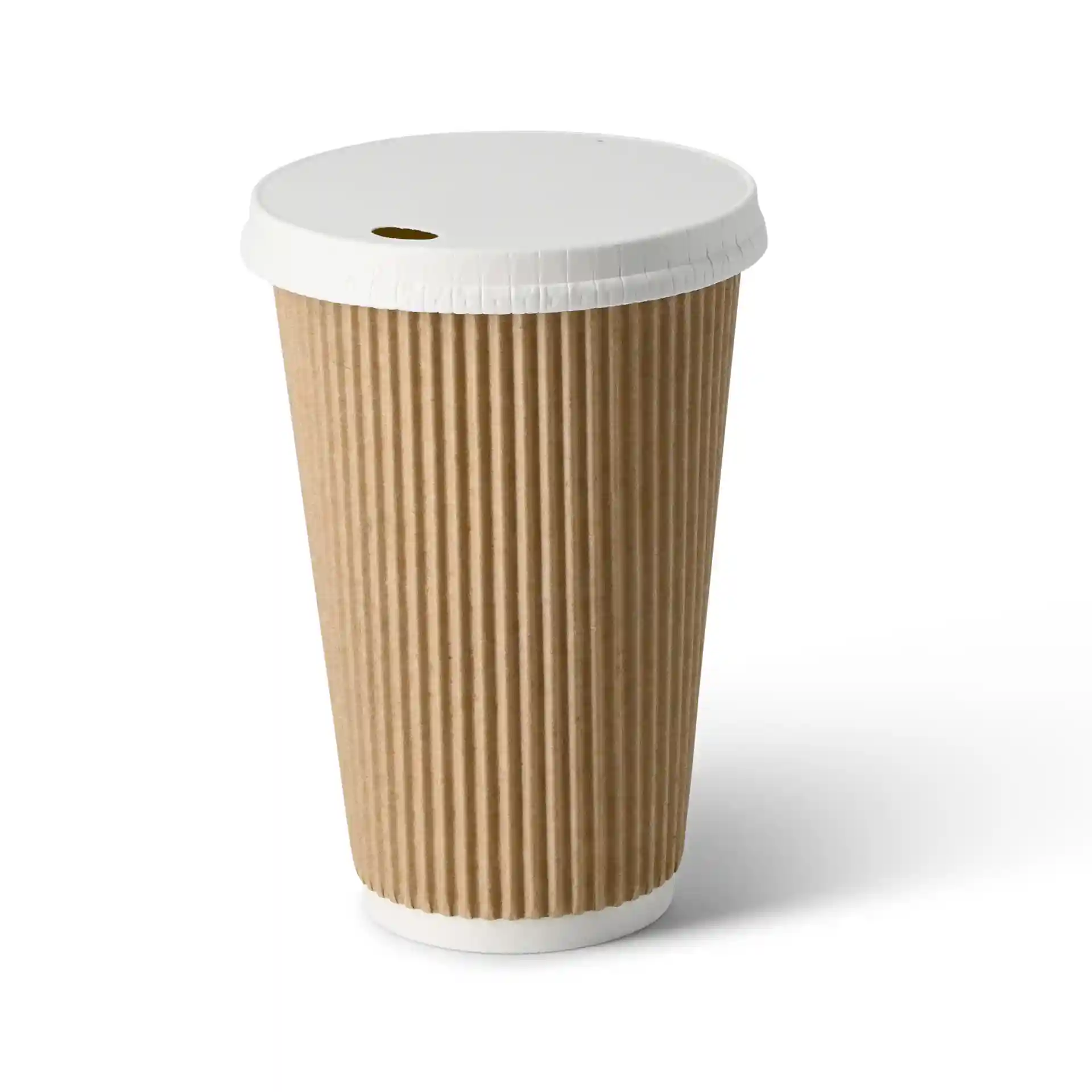 Bruine golfbekers met een witte deksel, 16 oz capaciteit, ronde vorm, gemaakt van karton.