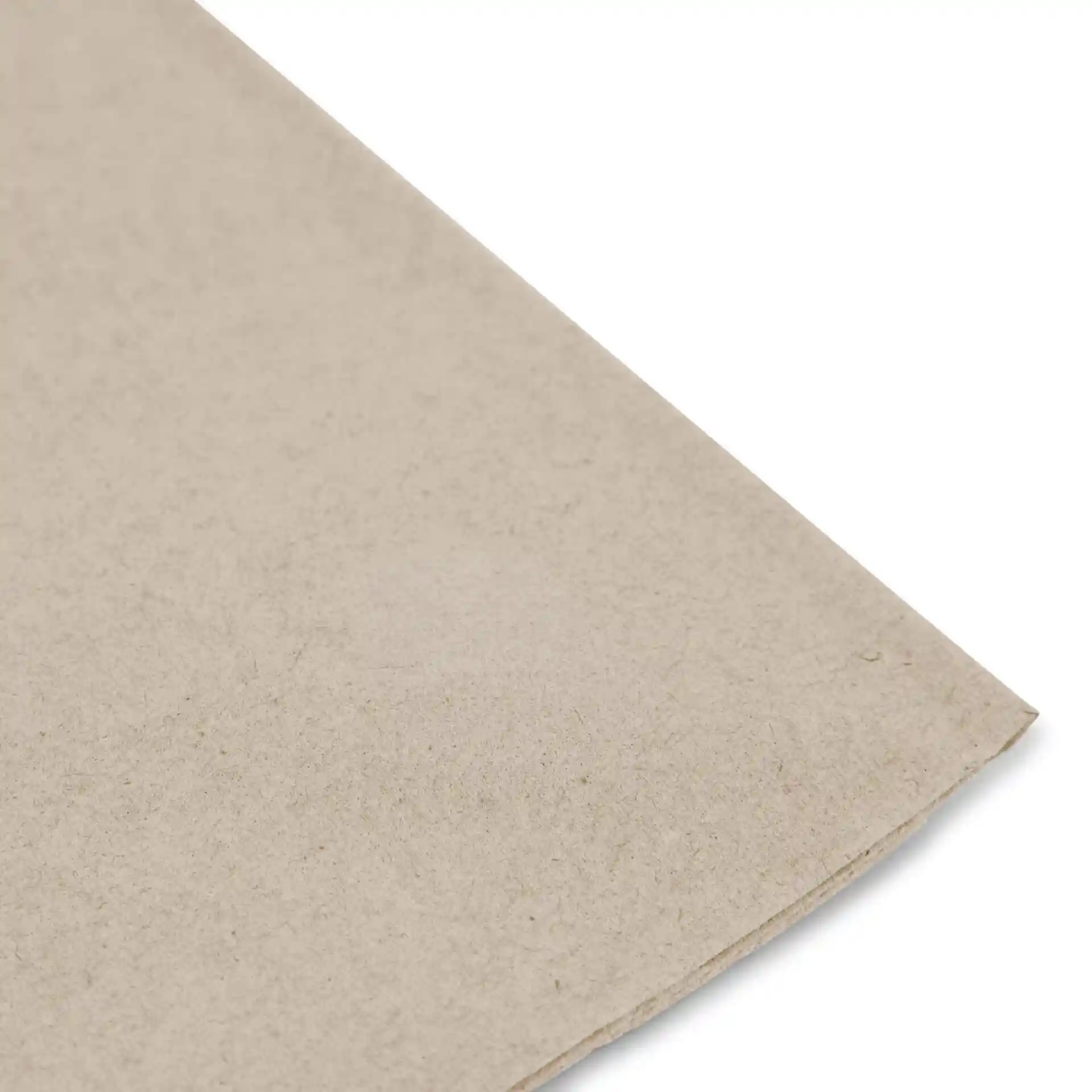 Rechthoekige ongebleekte papieren bestekzak met een gedrukt recycling symbool en tekst.