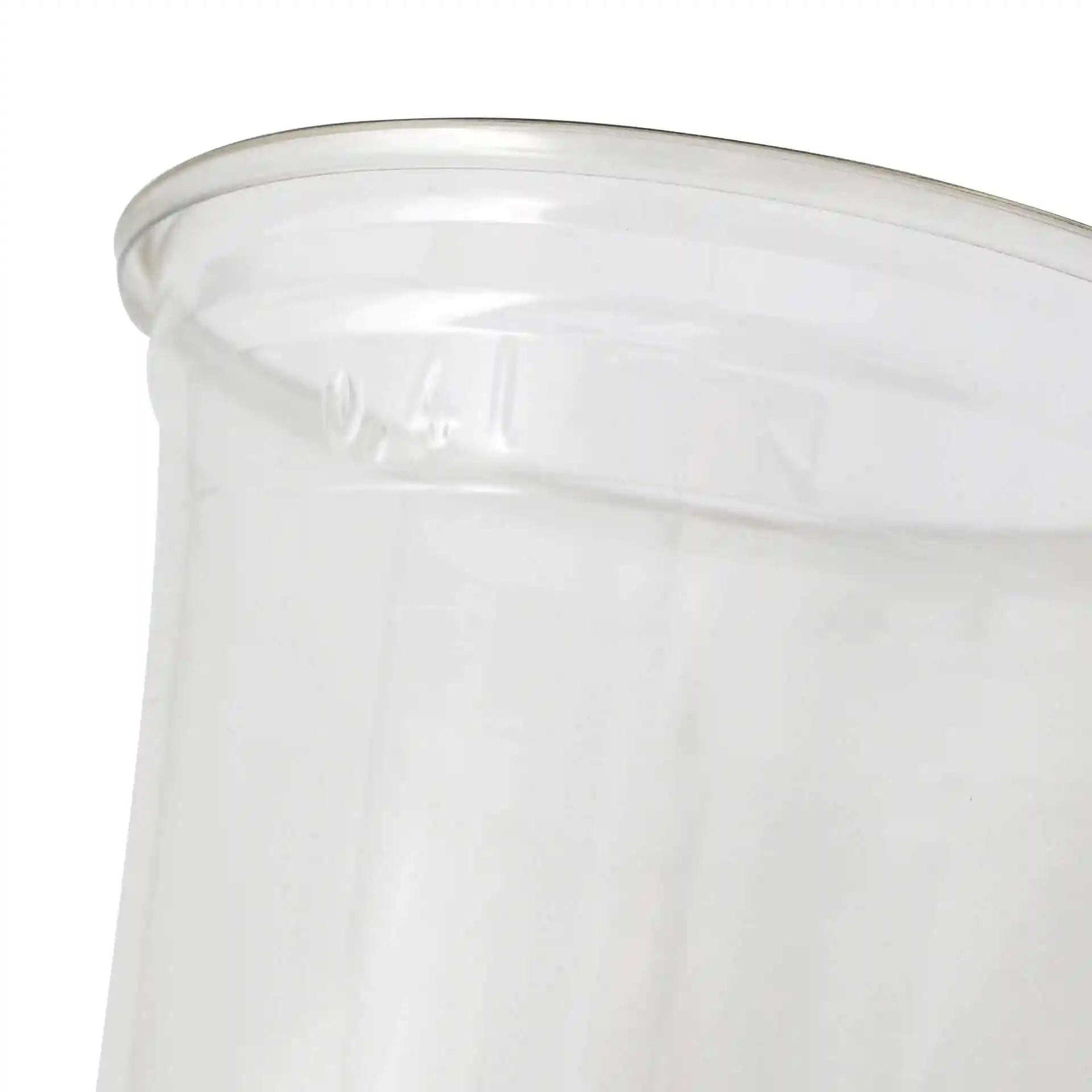 Transparante rPET-beker met een diameter van 95 mm en een hoogte van 127 mm, vanuit een schuine hoek getoond.