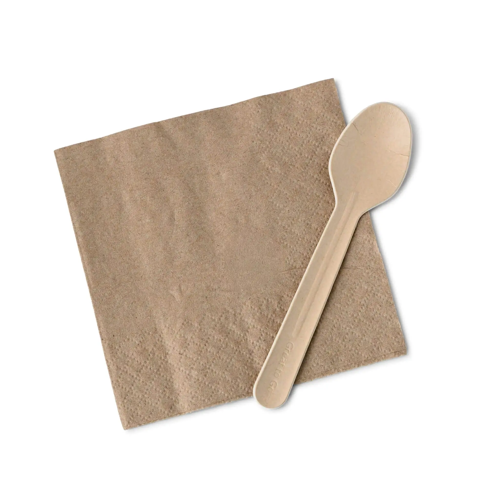 Bruine papieren servet met een papieren lepel erop. De servet heeft een gedrukt recycling symbool.