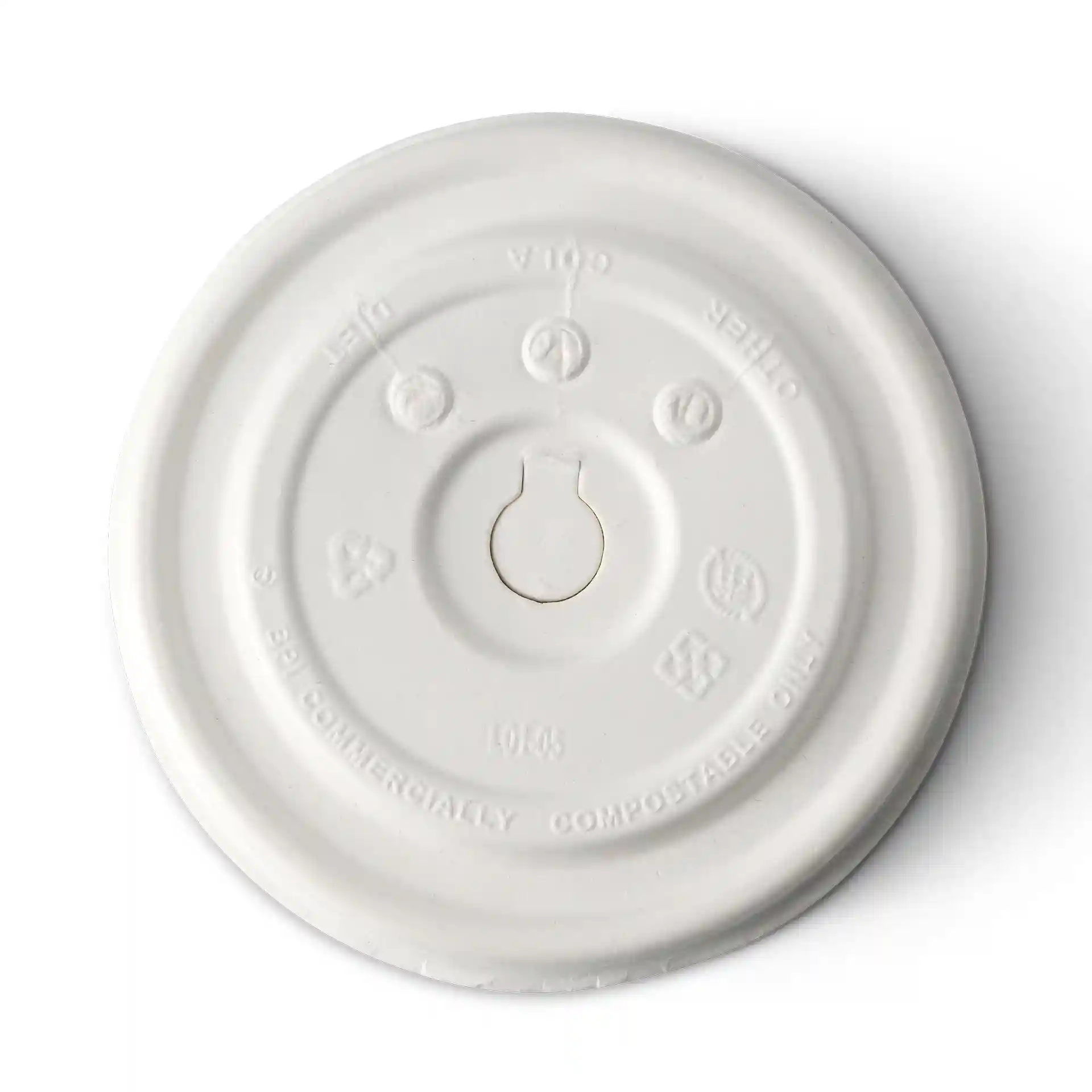 Witte kartonnen platte deksel met een rietjesgat, met een diameter van 90 mm, met reliëfmarkeringen op het oppervlak.