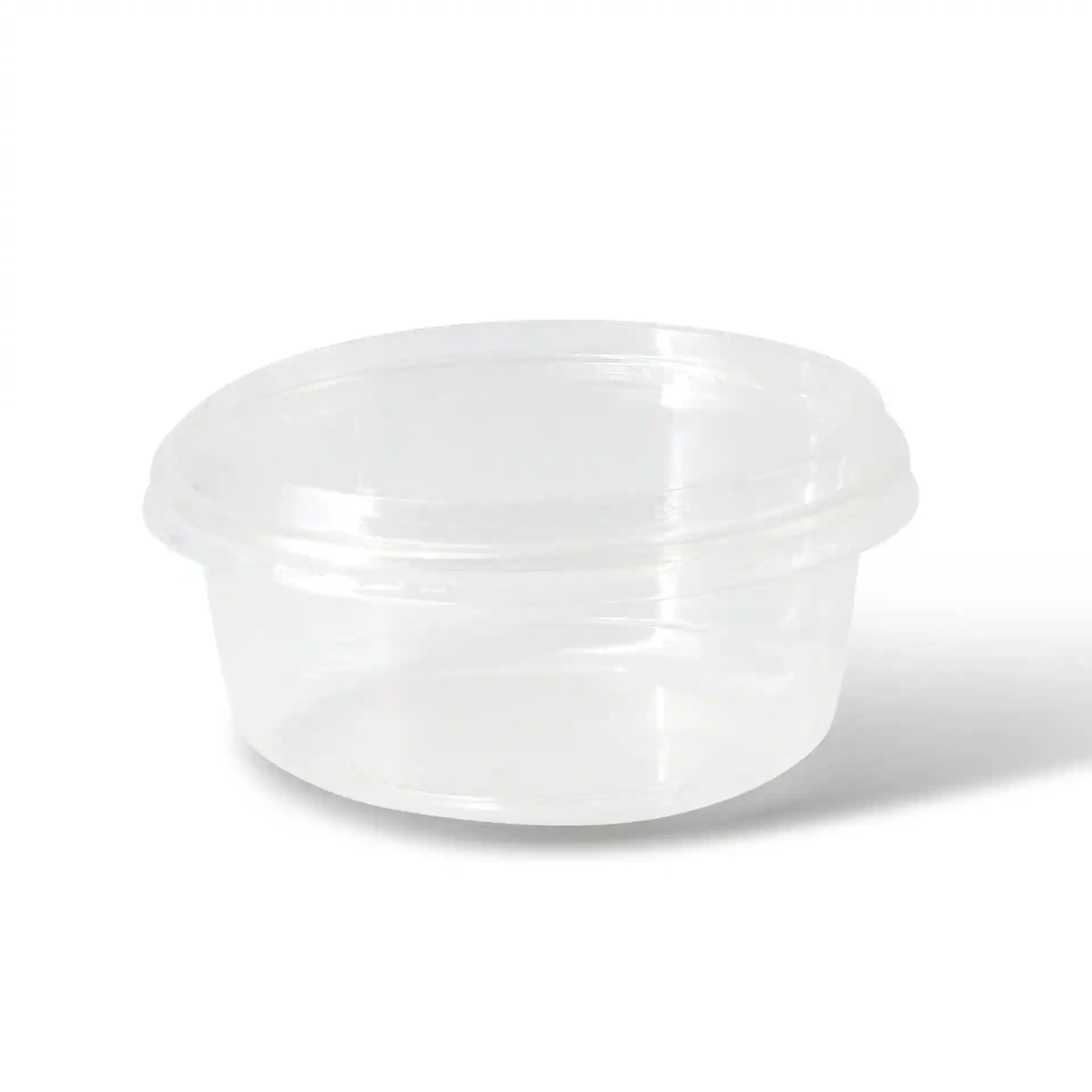 Transparante ronde deli-container met een inhoud van 360 ml en een diameter van 121 mm.