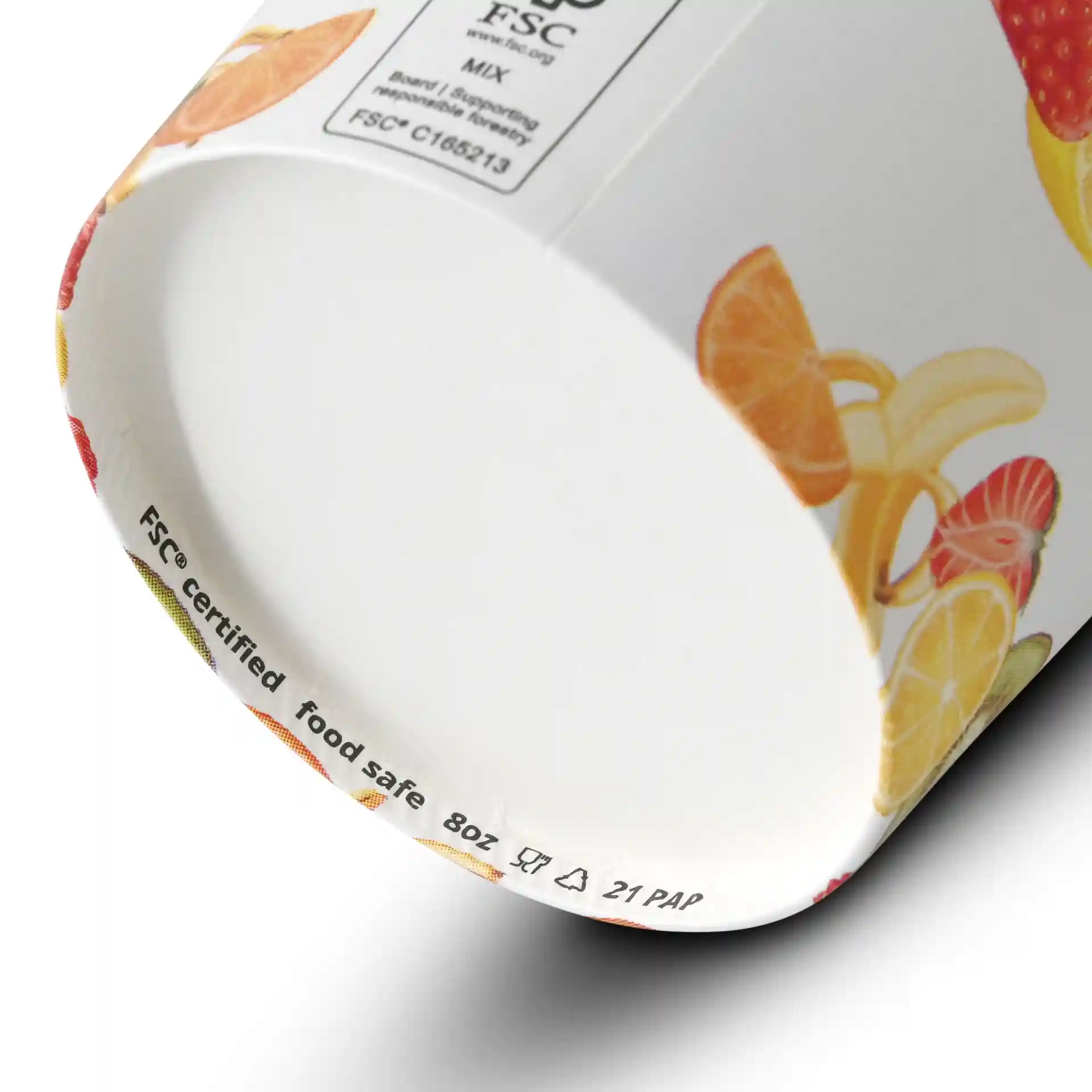 Papieren beker met een bedrukt ontwerp van fruit, 8 oz capaciteit, diameter 92 mm en hoogte 62 mm.