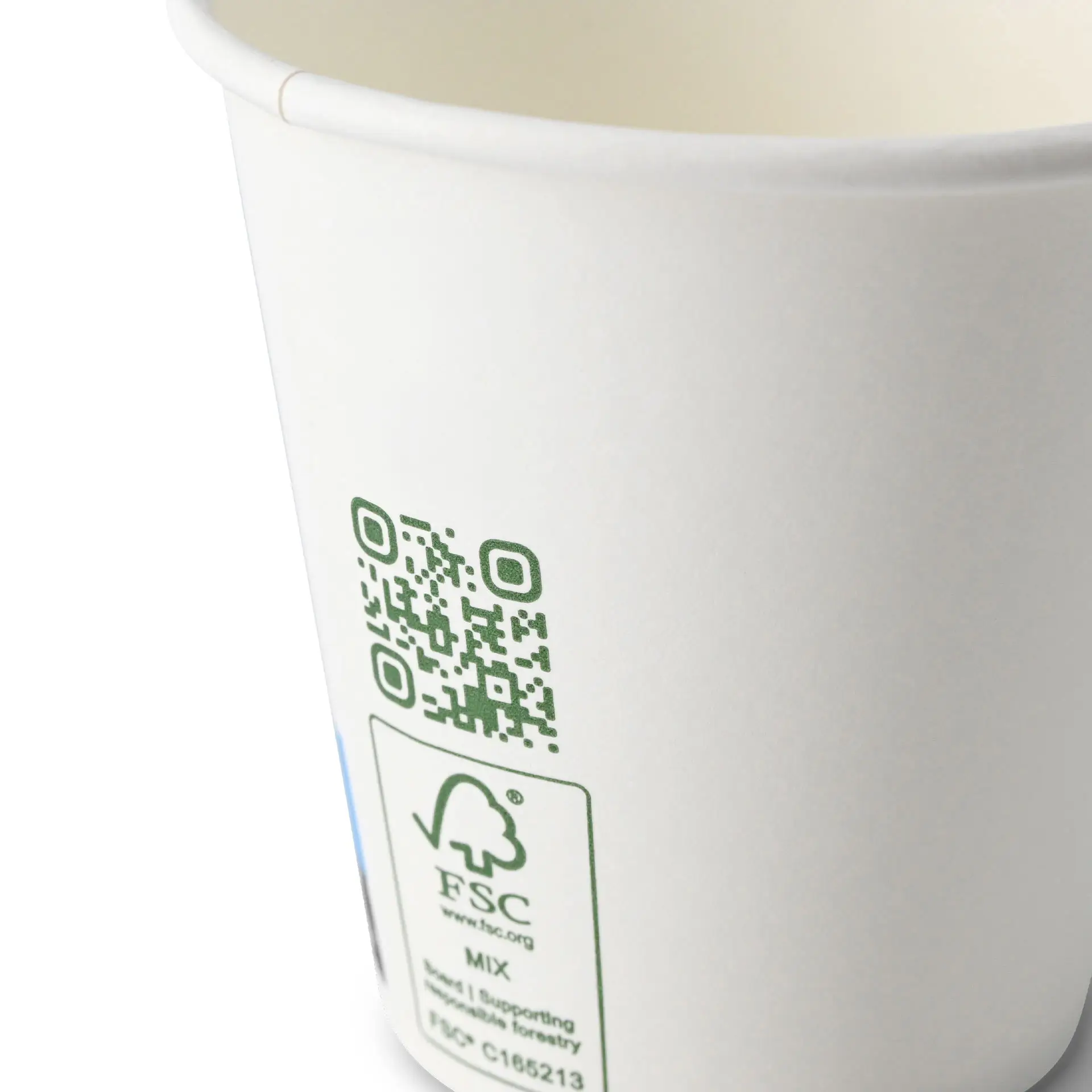 Witte beker met een QR-code en een groen symbool aan de zijkant.
