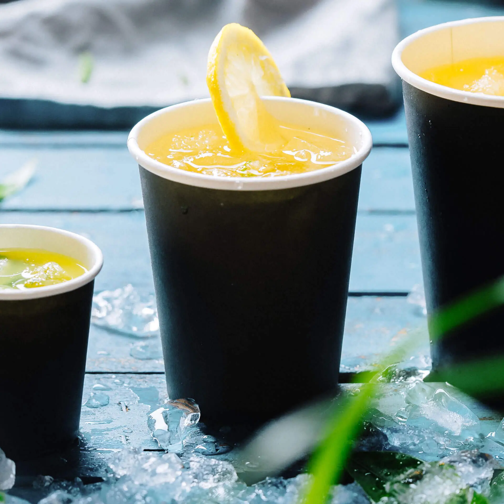 Bekers van karton 200 ml / 8 oz, Ø 80 mm, enkelwandig, zwart, met PLA-coating