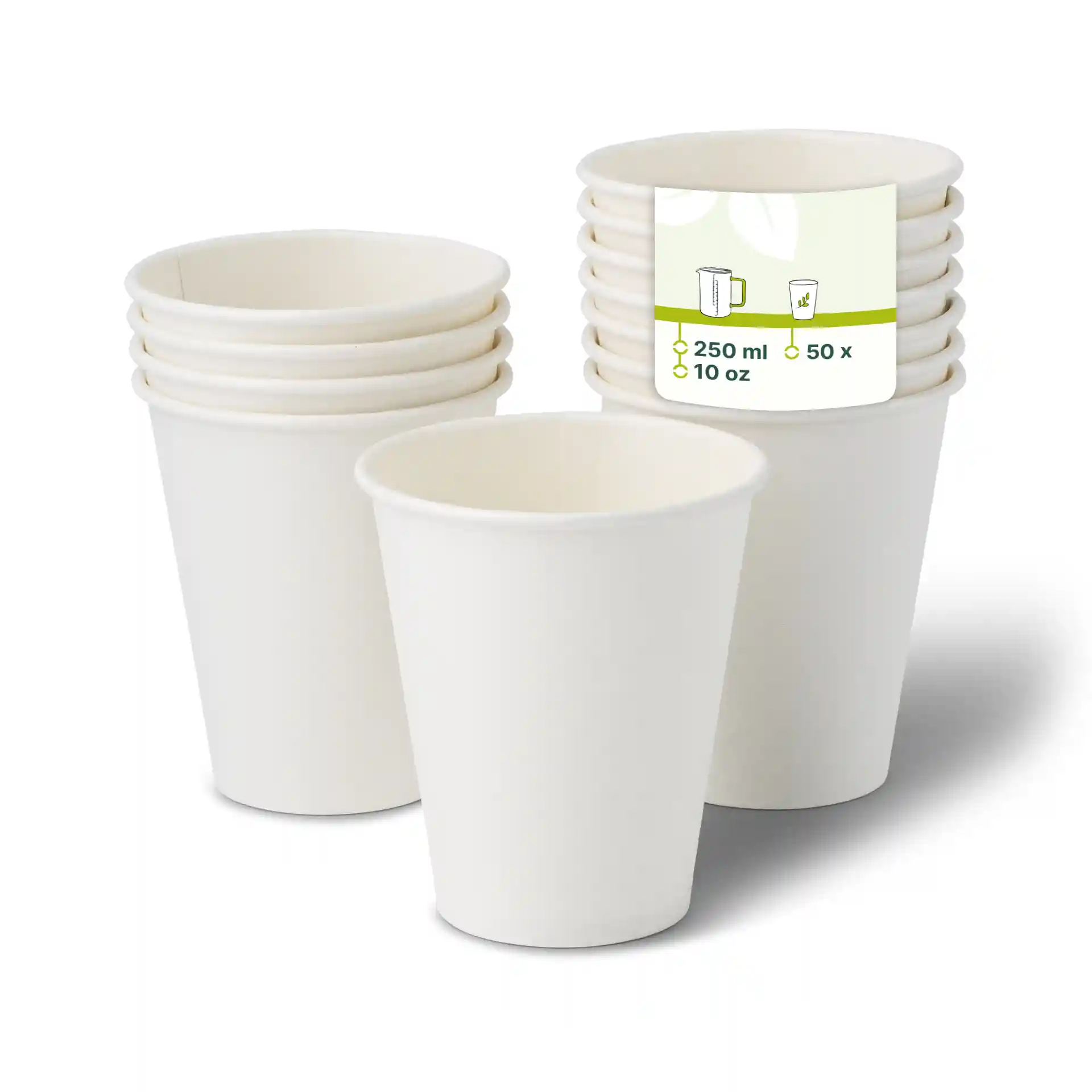 Witte papieren bekers gestapeld, met een label met details; elke beker is 10 oz en gemaakt van karton.