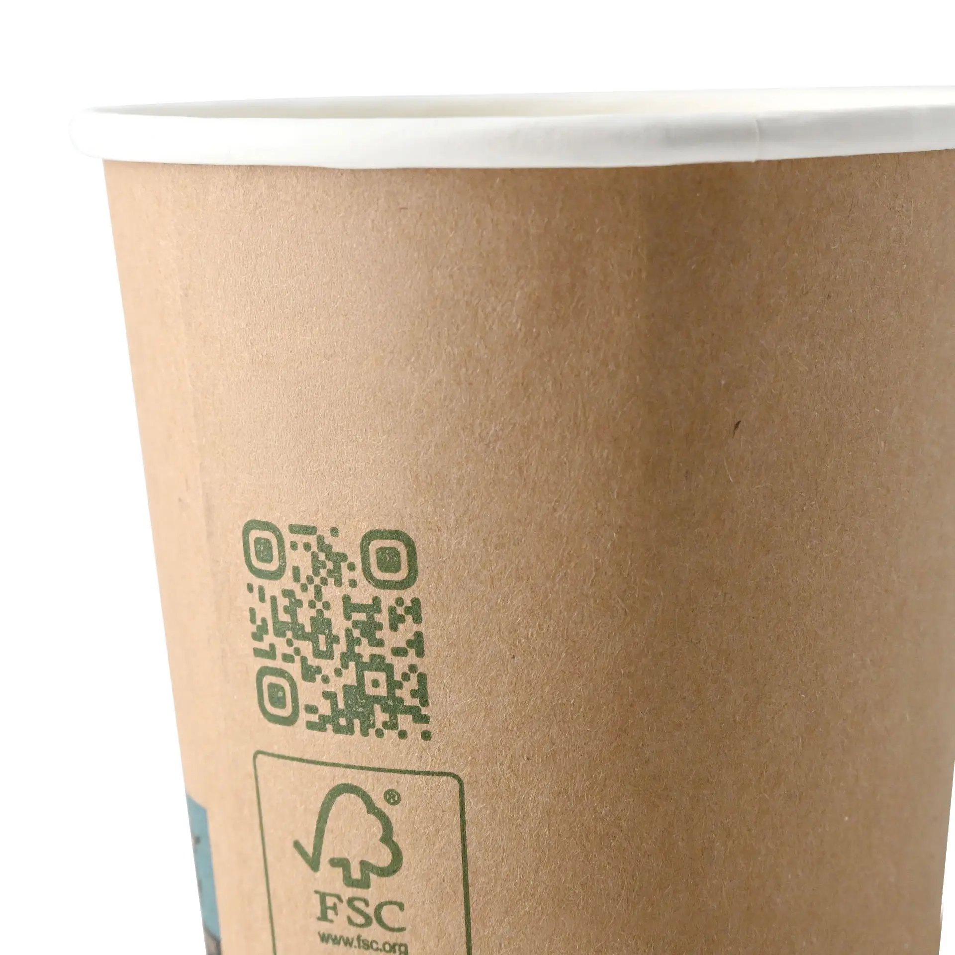 Bruine dubbelwandige beker met een witte rand, QR-code en FSC-logo aan de zijkant.