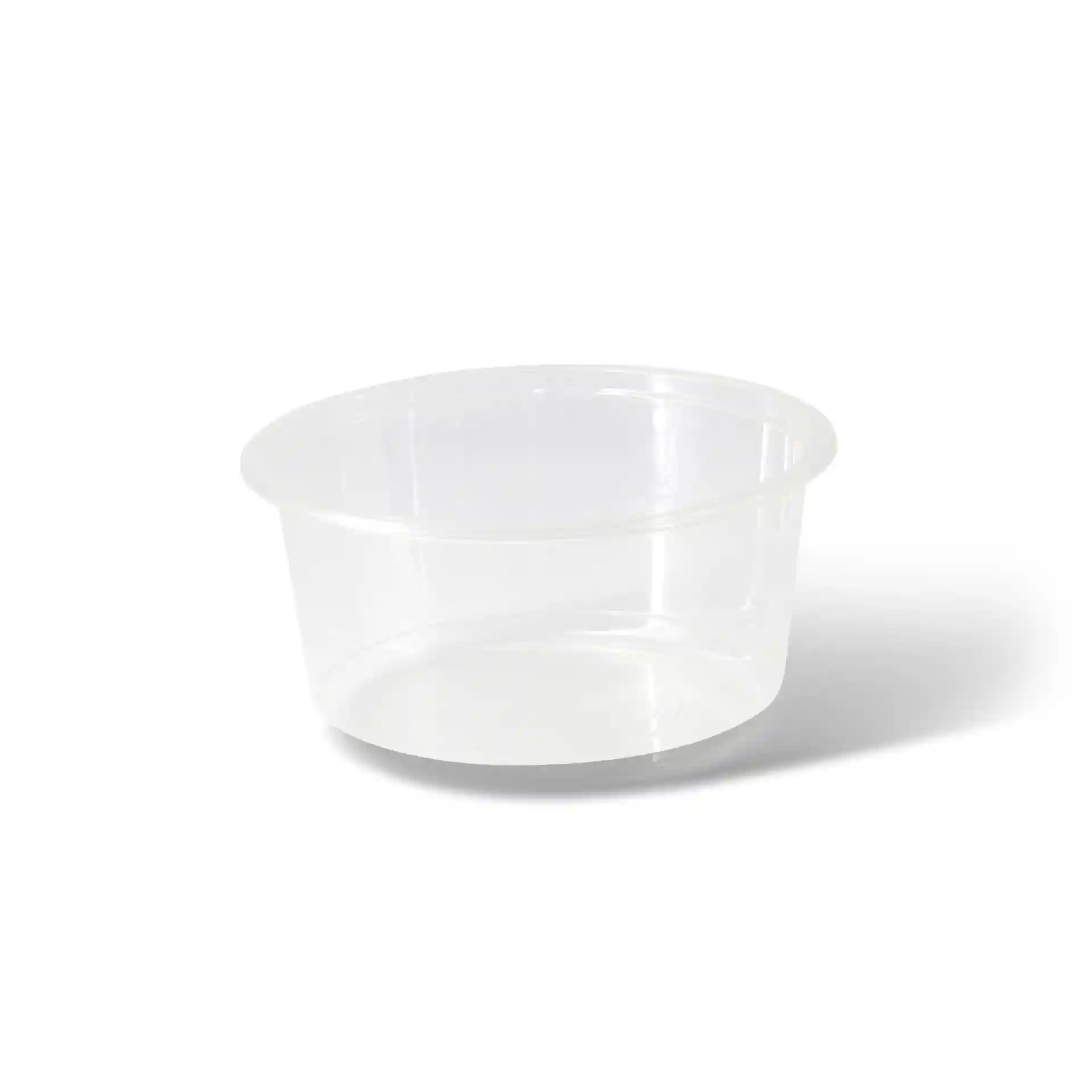 Transparante ronde deli-container met een diameter van 143 mm en een hoogte van 69 mm.