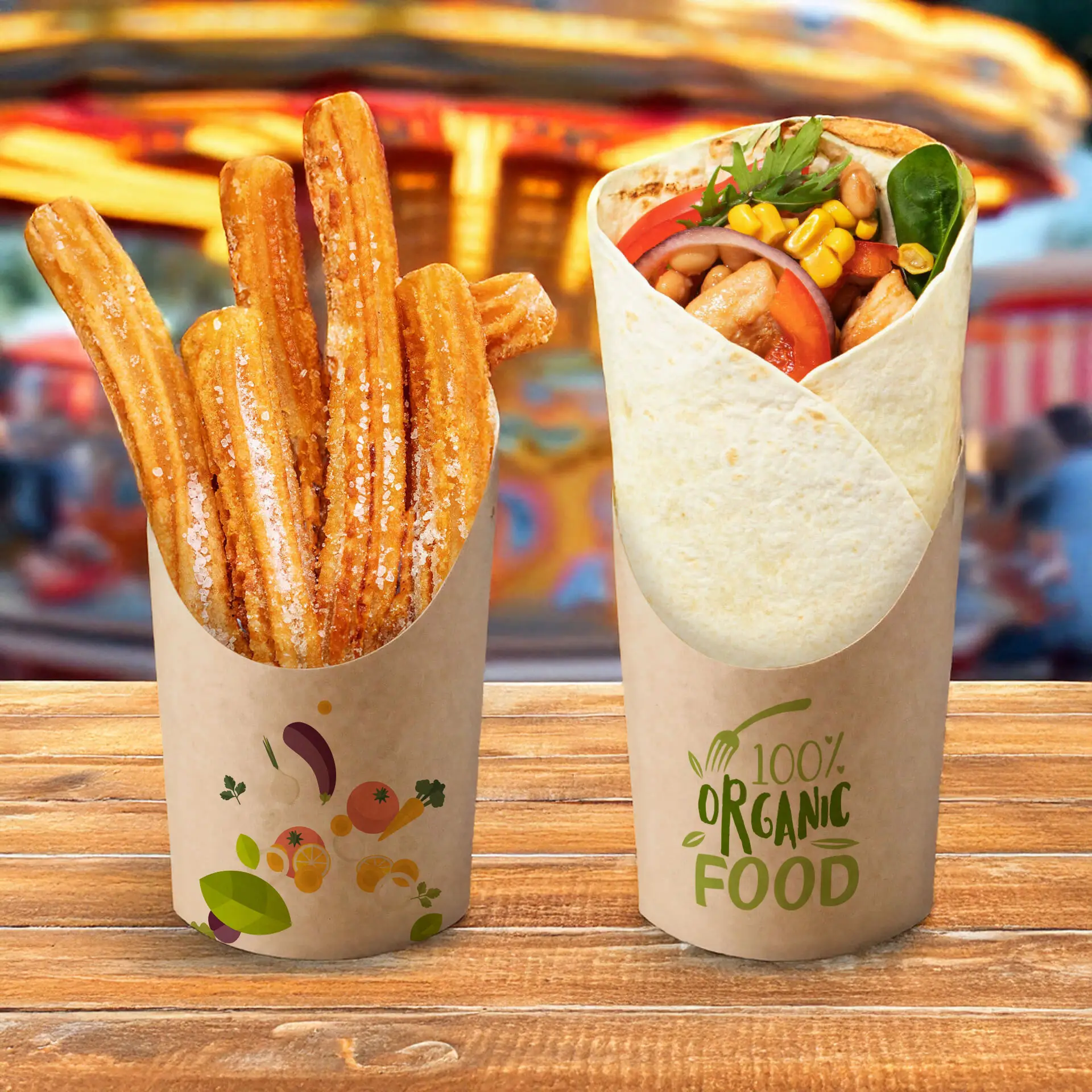 Churros in een kraftpapieren beker naast een wrap gevuld met biologische ingrediënten in een op maat gedrukt beker op een houten tafel.