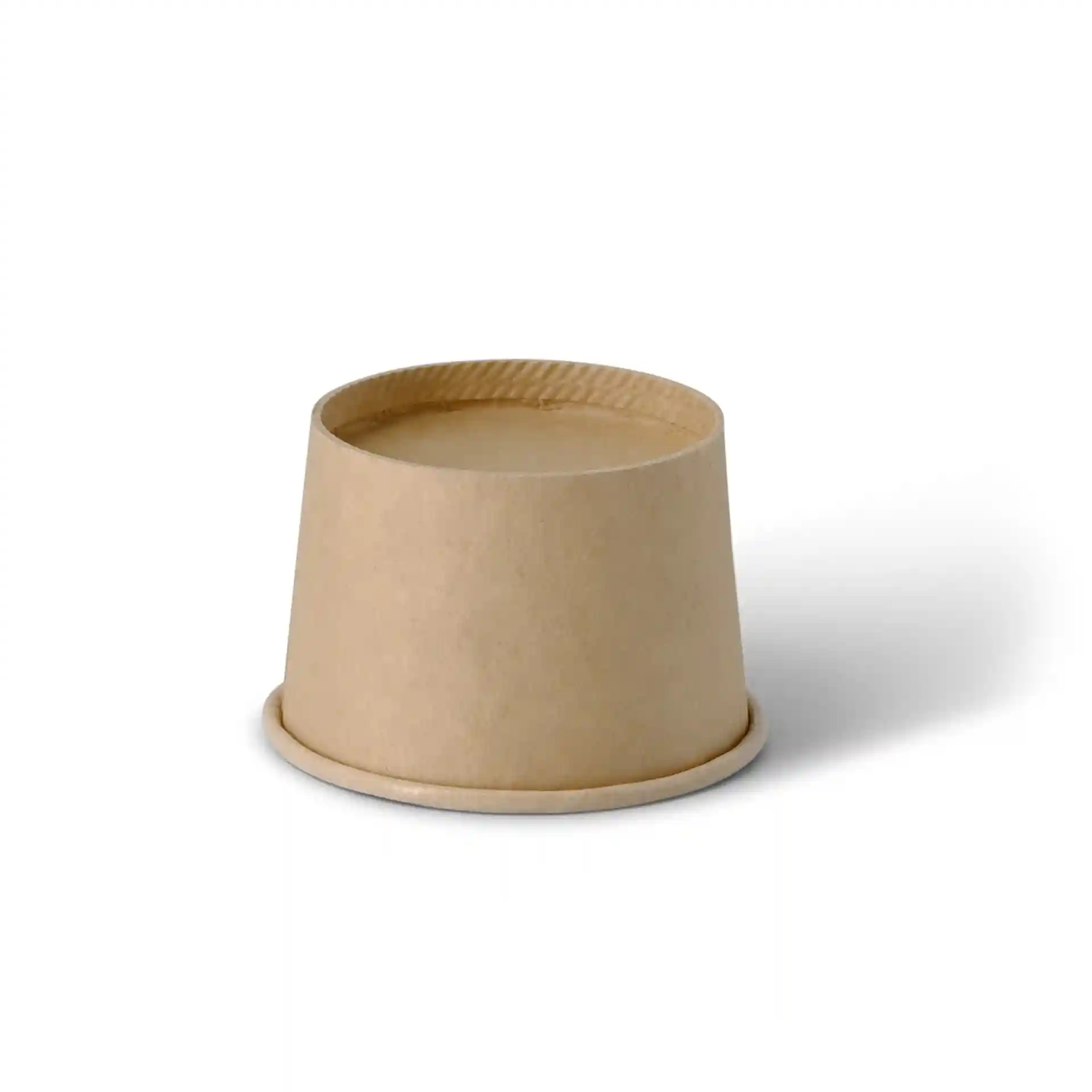 Bruine papieren beker met een hoogte van 40 mm en een diameter van 62 mm, met een milieuvriendelijke coating.