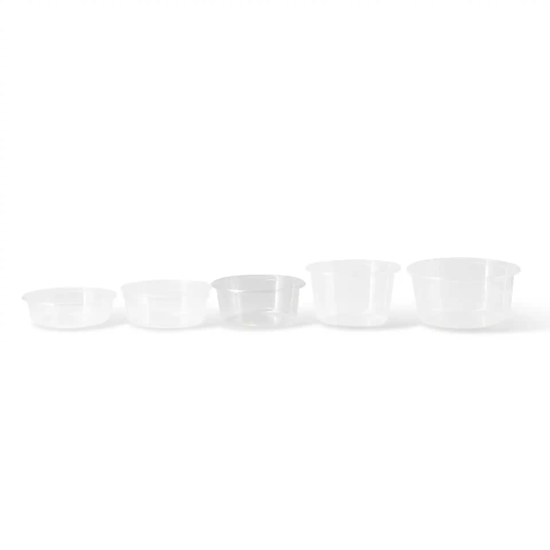 Set van vijf transparante ronde deli-containers in verschillende maten.