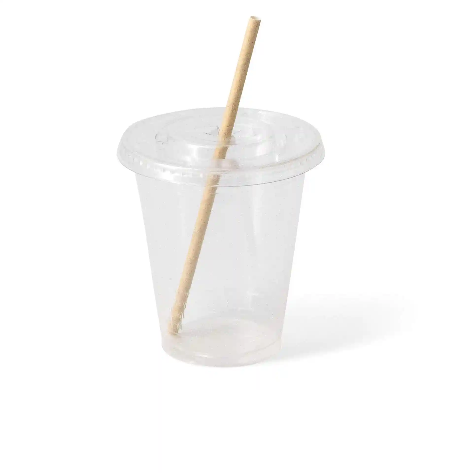 Transparante 12 oz plastic beker met een papieren rietje, diameter 95 mm en hoogte 106 mm.
