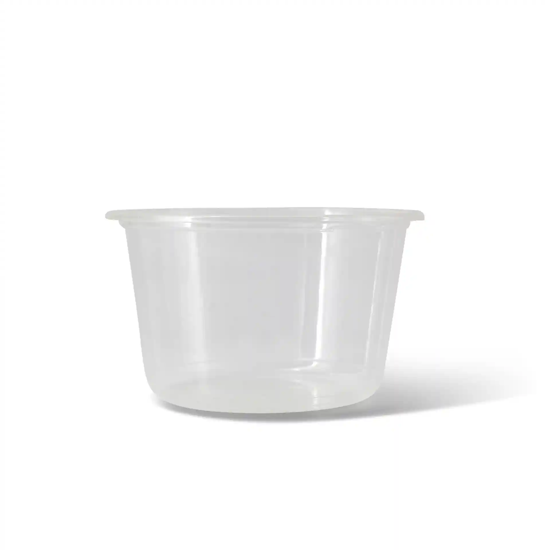 Transparante ronde deli-container met een inhoud van 500 ml en een diameter van 121 mm.