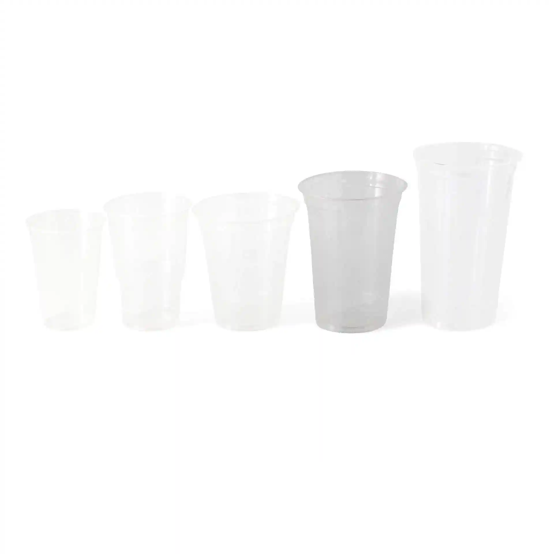 Set van vijf transparante plastic bekers in verschillende maten, van klein naar groot gerangschikt.