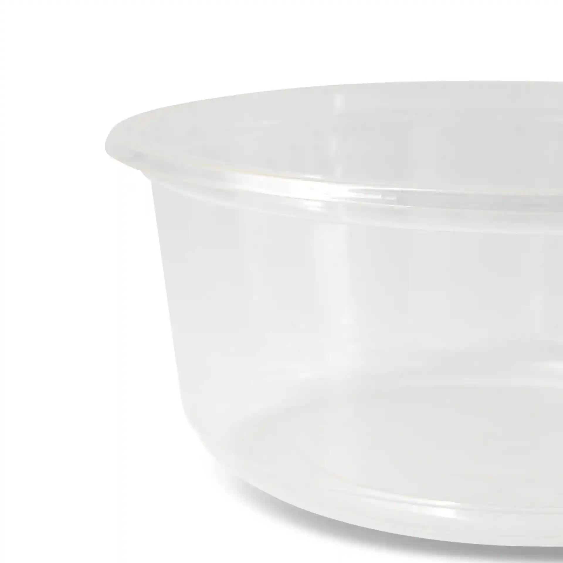 Transparante ronde deli-container met een diameter van 121 mm en een hoogte van 50 mm.