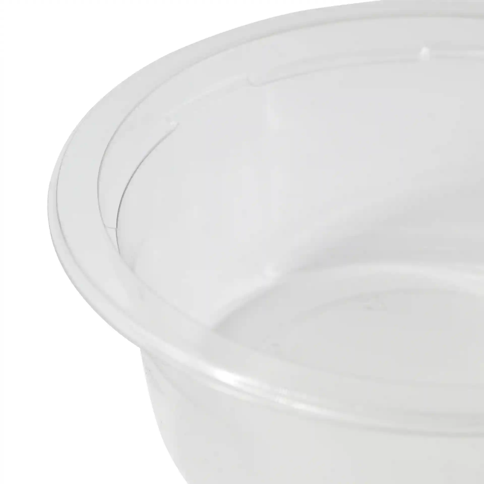 Transparante rPET deli-pot met een diameter van 123 mm en een hoogte van 60 mm.