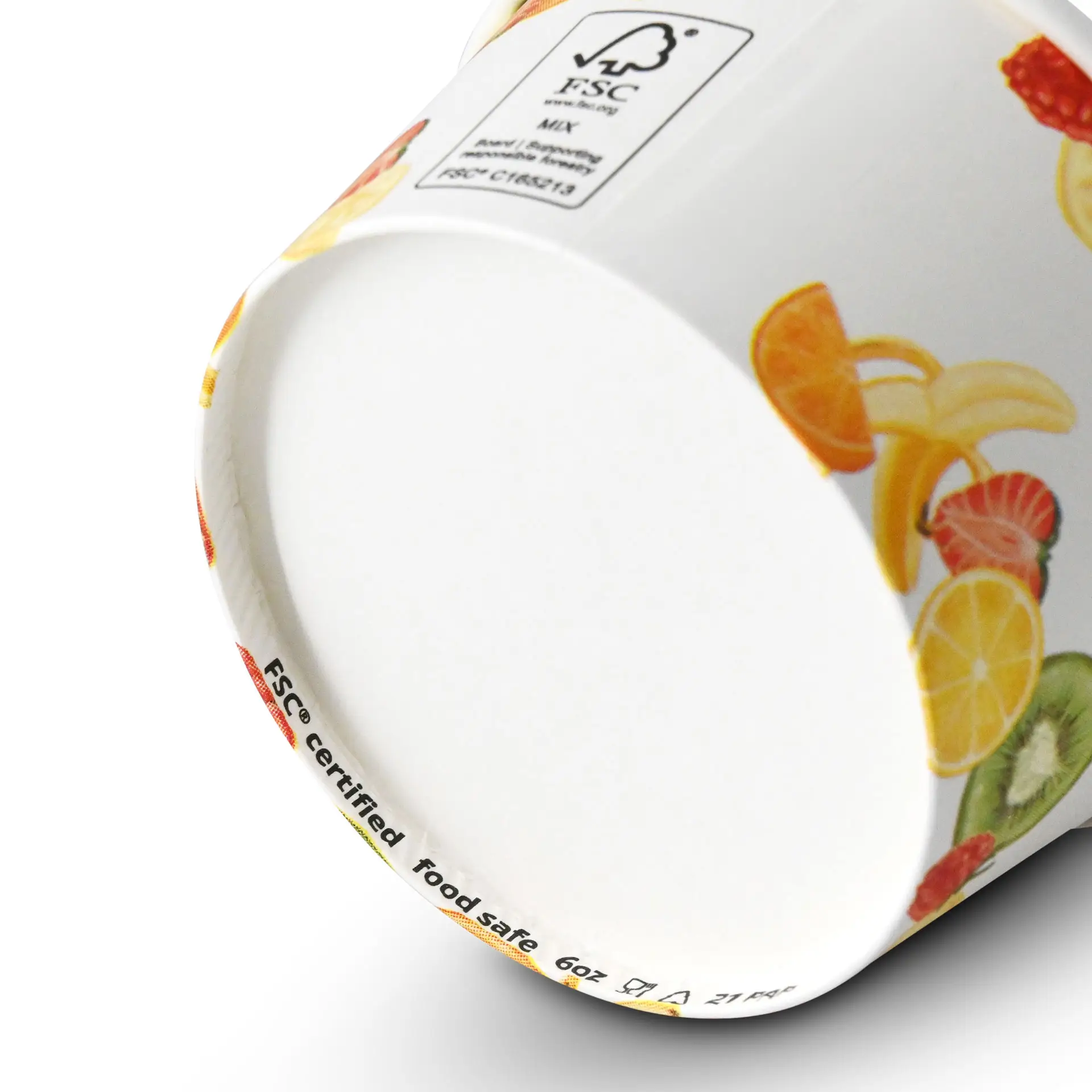 Een fruitbedrukte papieren ijsbeker, formaat 6 oz, van bovenaf bekeken; voorzien van een coating voor warme en koude voedingsmiddelen.