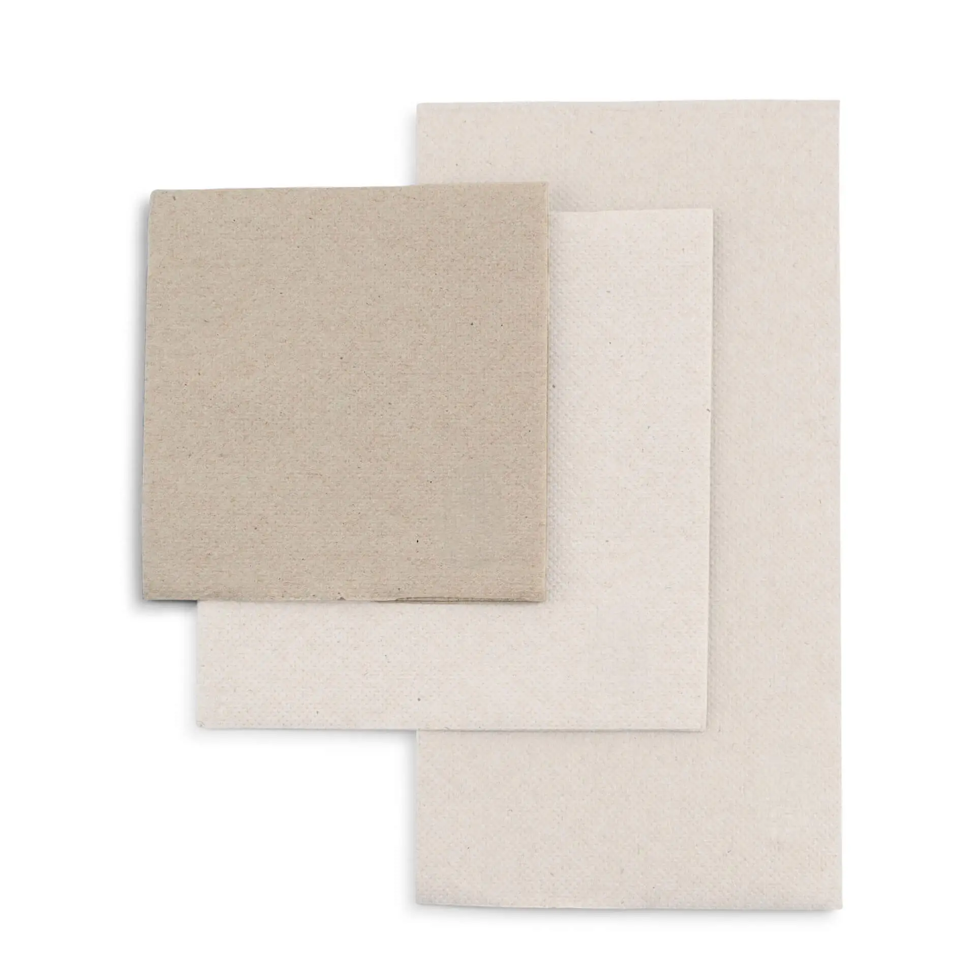 Drie vierkante, ongebleekte, gerecycleerde papieren servetten, twee-laags, met een cirkelvormig symbool en tekst op elk.