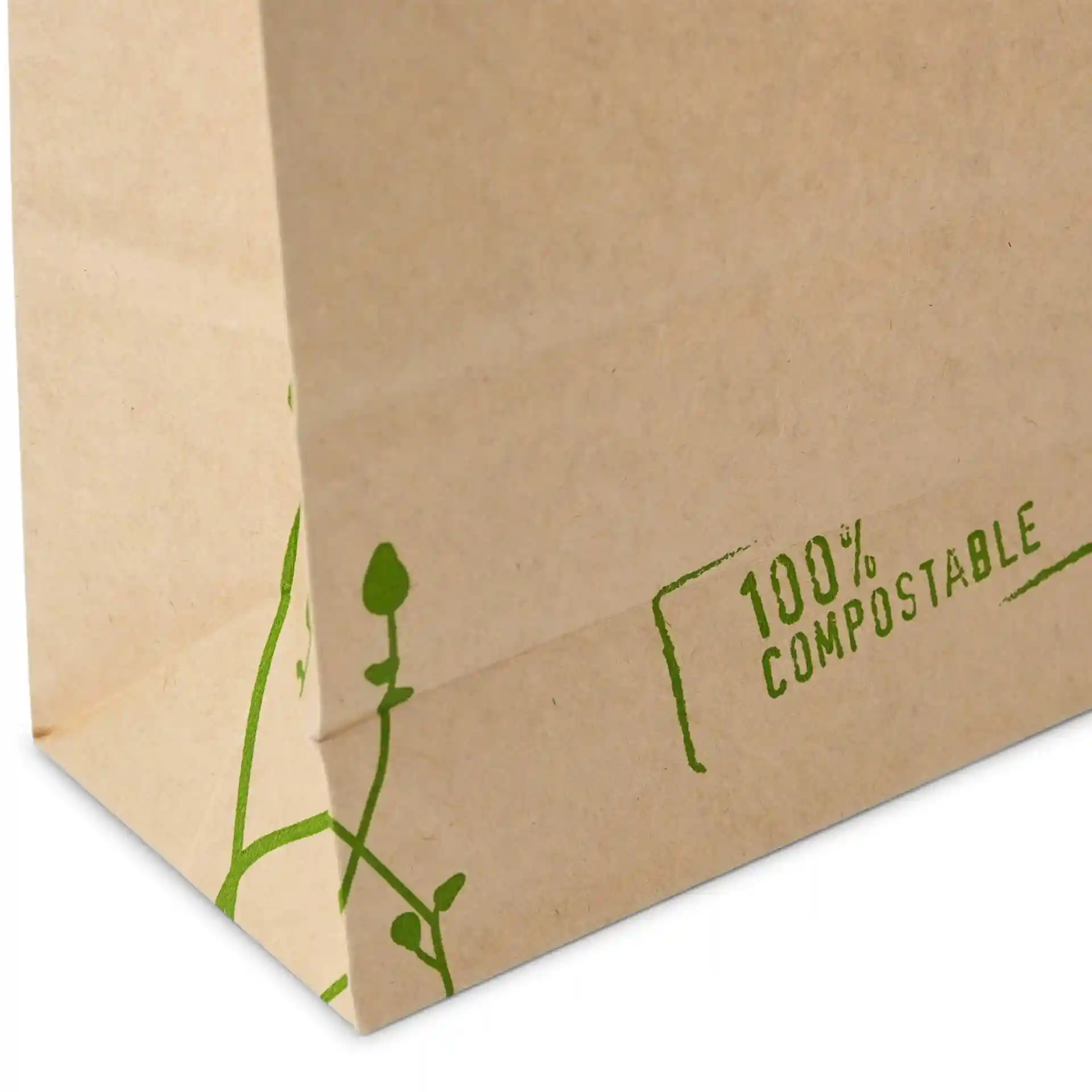 Bruine kraftpapieren tas met een groen ontwerp en een zichtbaar hoek dat een label met markeringen toont.