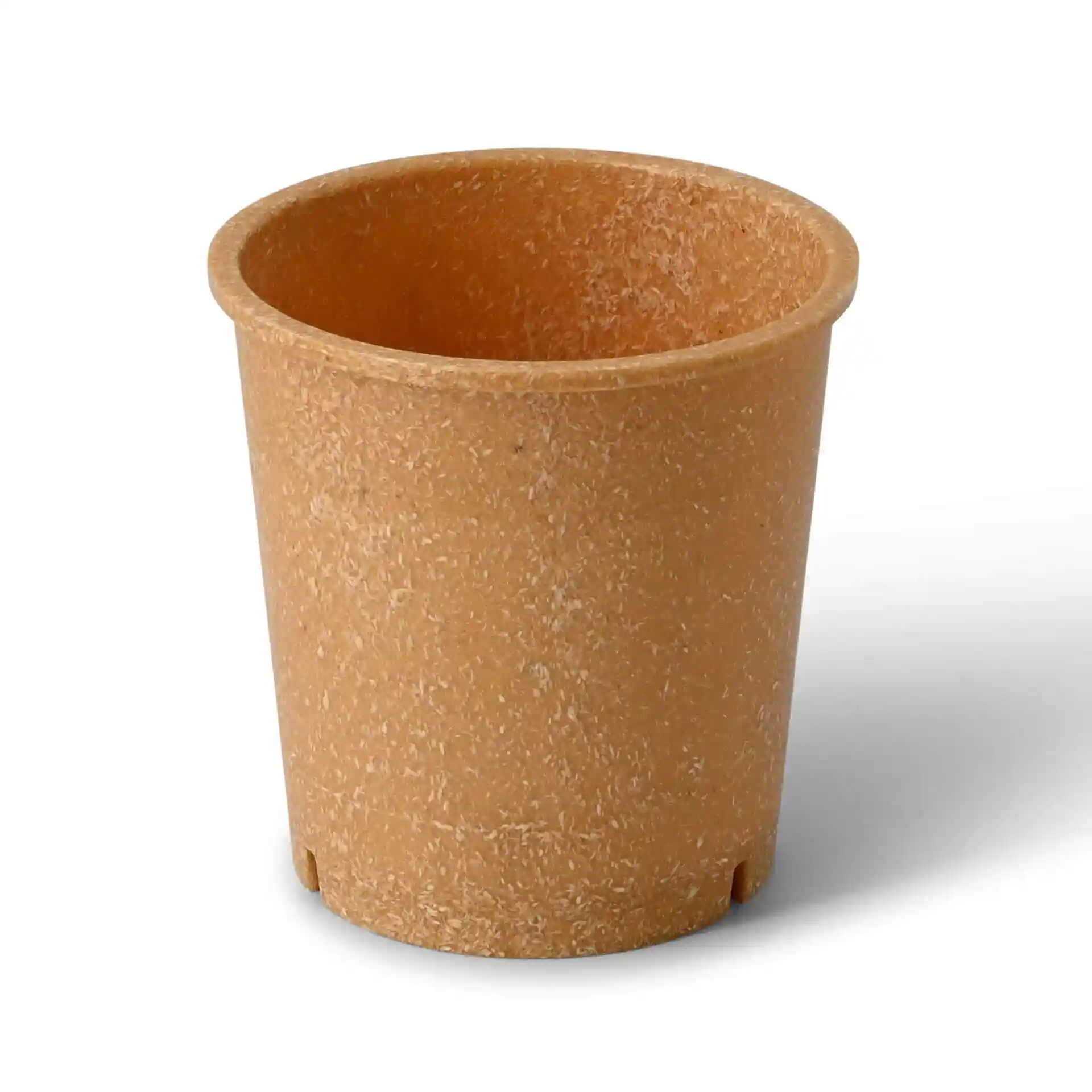 Bruine herbruikbare beker van bio-complex, 400 ml capaciteit, ronde vorm en zonder coating.