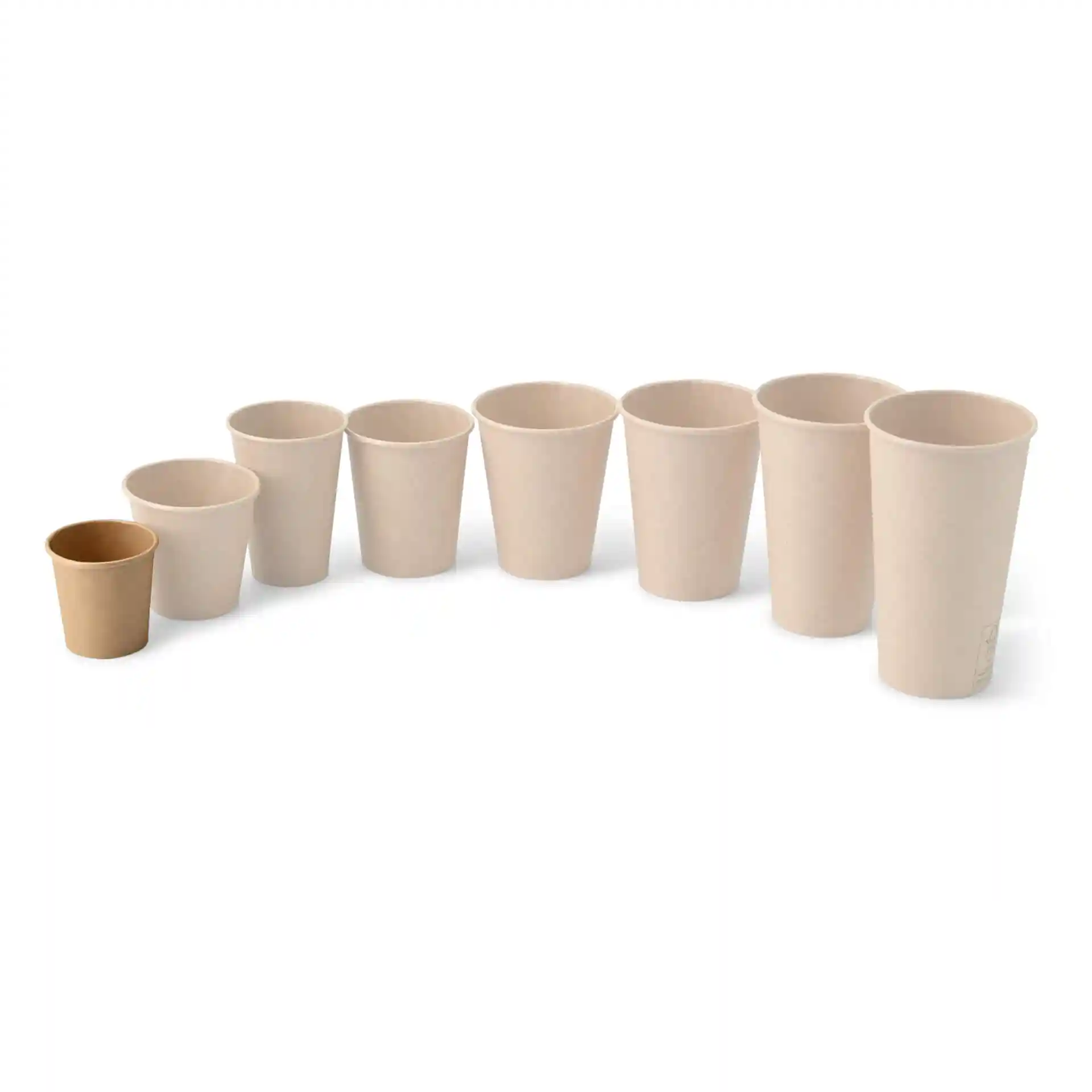 Set van acht ronde kartonnen bekers in verschillende maten, met één kleinere bruine beker en zeven grotere beige bekers.