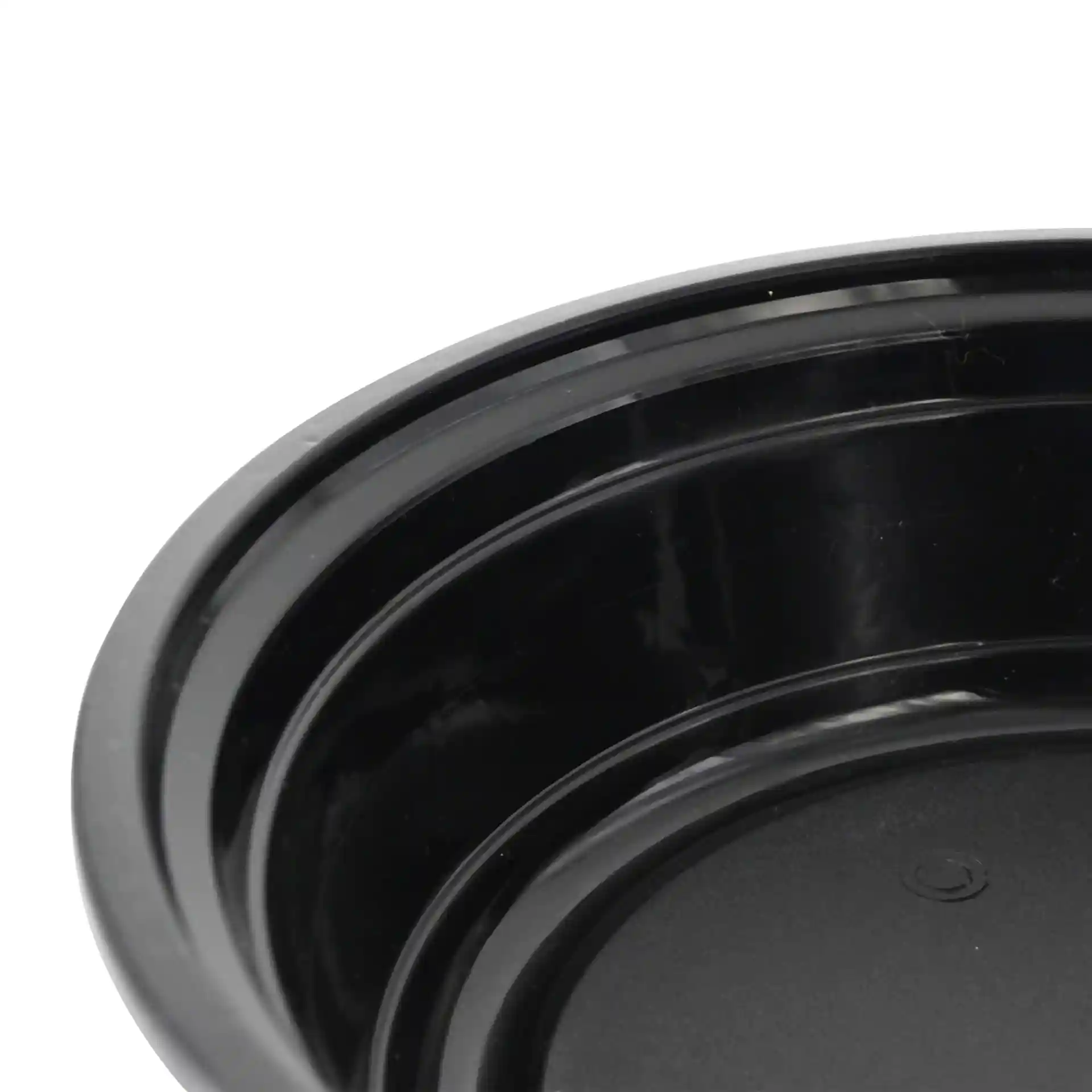 Zwarte ronde herbruikbare plaat met een diameter van 182 mm en een hoogte van 44 mm, met binnencontouren.