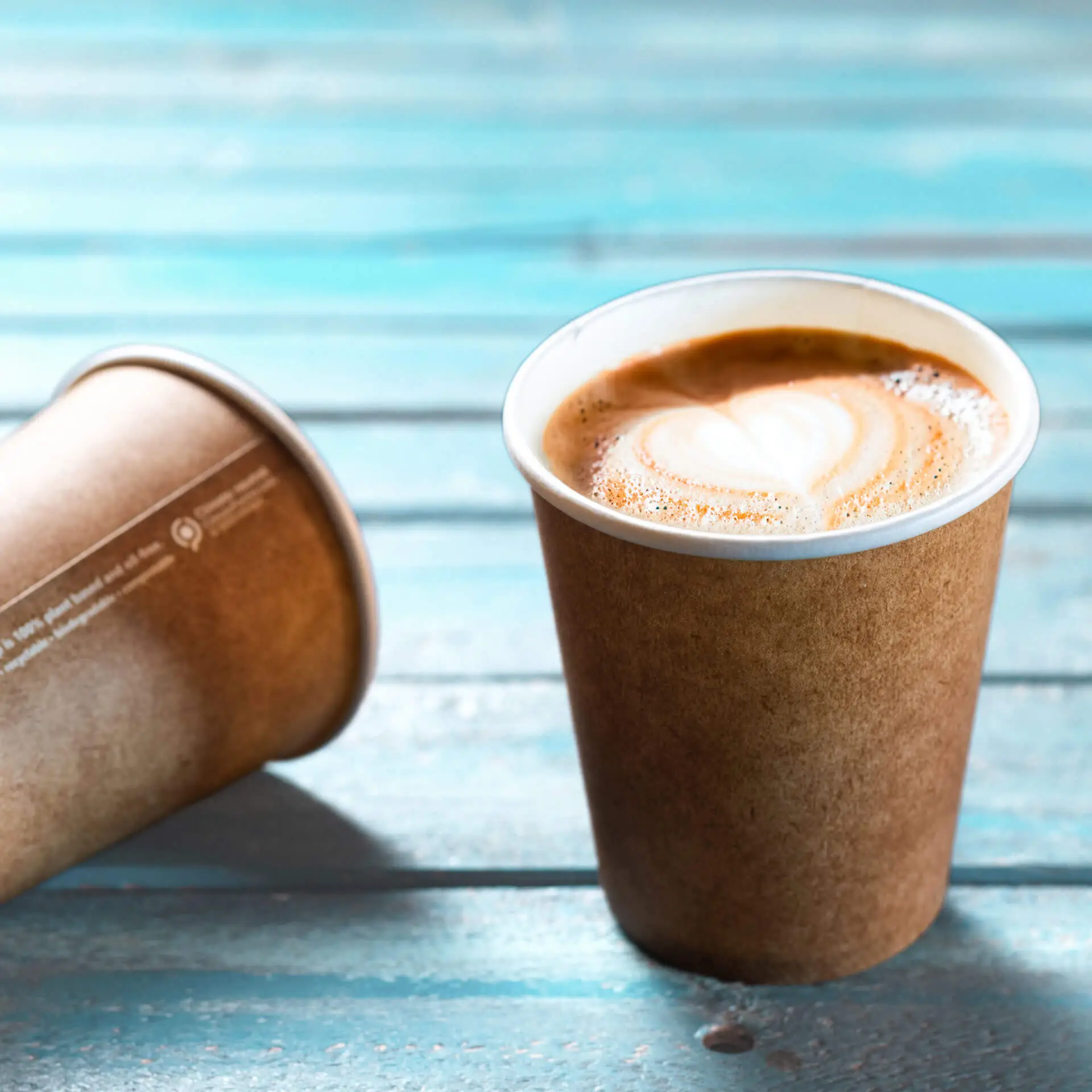 Bekers van karton 200 ml / 8 oz, Ø 80 mm, enkelwandig, bruin / binnen wit, met PLA-coating