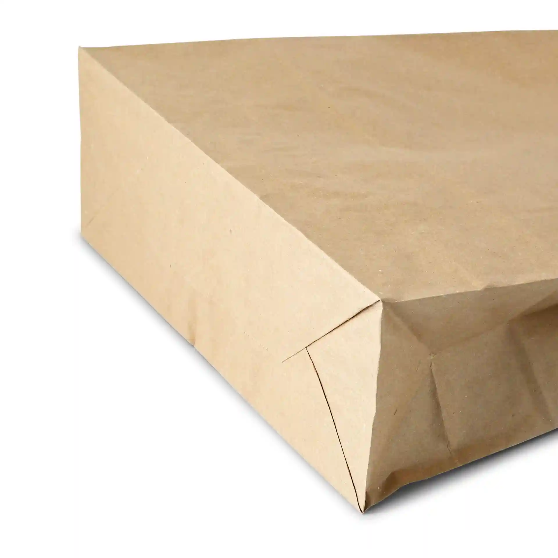 Bruine kraftpapier draagtas met een platte bodem en gevouwen hoeken, afmetingen 32 x 12 x 40 cm.