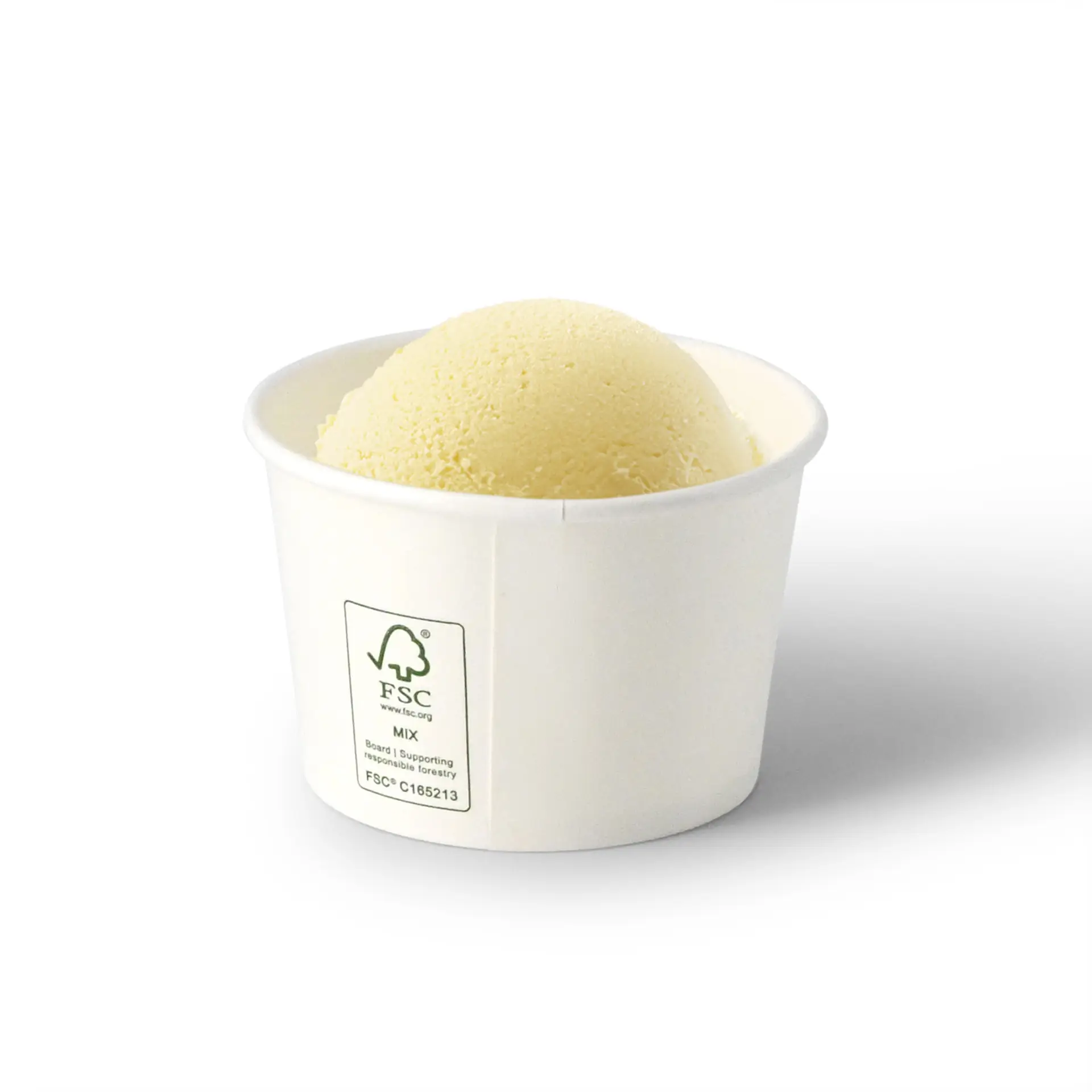 Een witte papieren beker met een opgerolde rand; bevat FSC- en Climate Safe 360-logo's aan de zijkant.