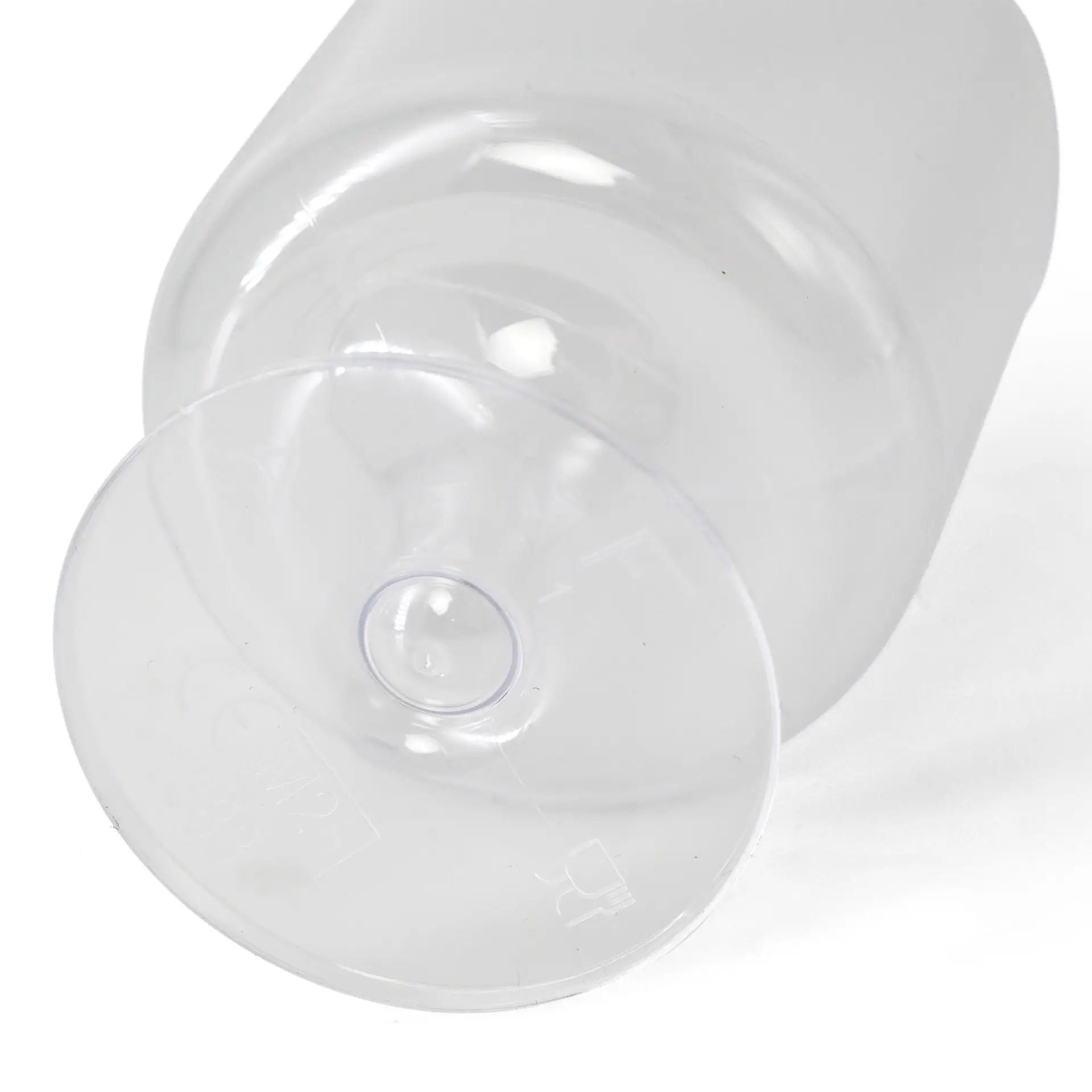 Transparante herbruikbare wijnglas met een inhoud van 200 ml, toont de voet en rand, geschikt voor verschillende gelegenheden.