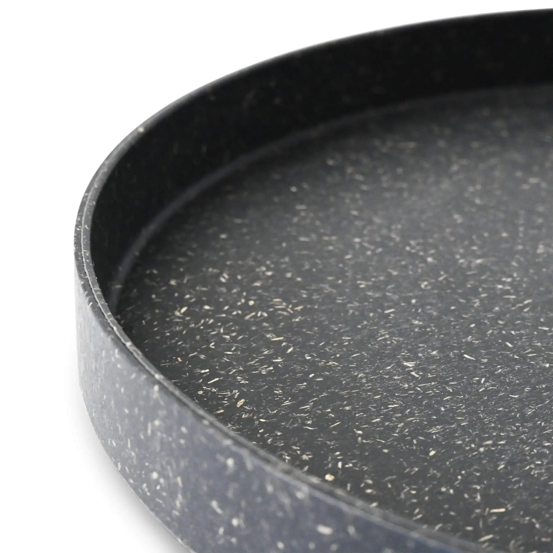 Rond grijs bord met een gestructureerd oppervlak, 20 cm in diameter en 2,2 cm hoog.