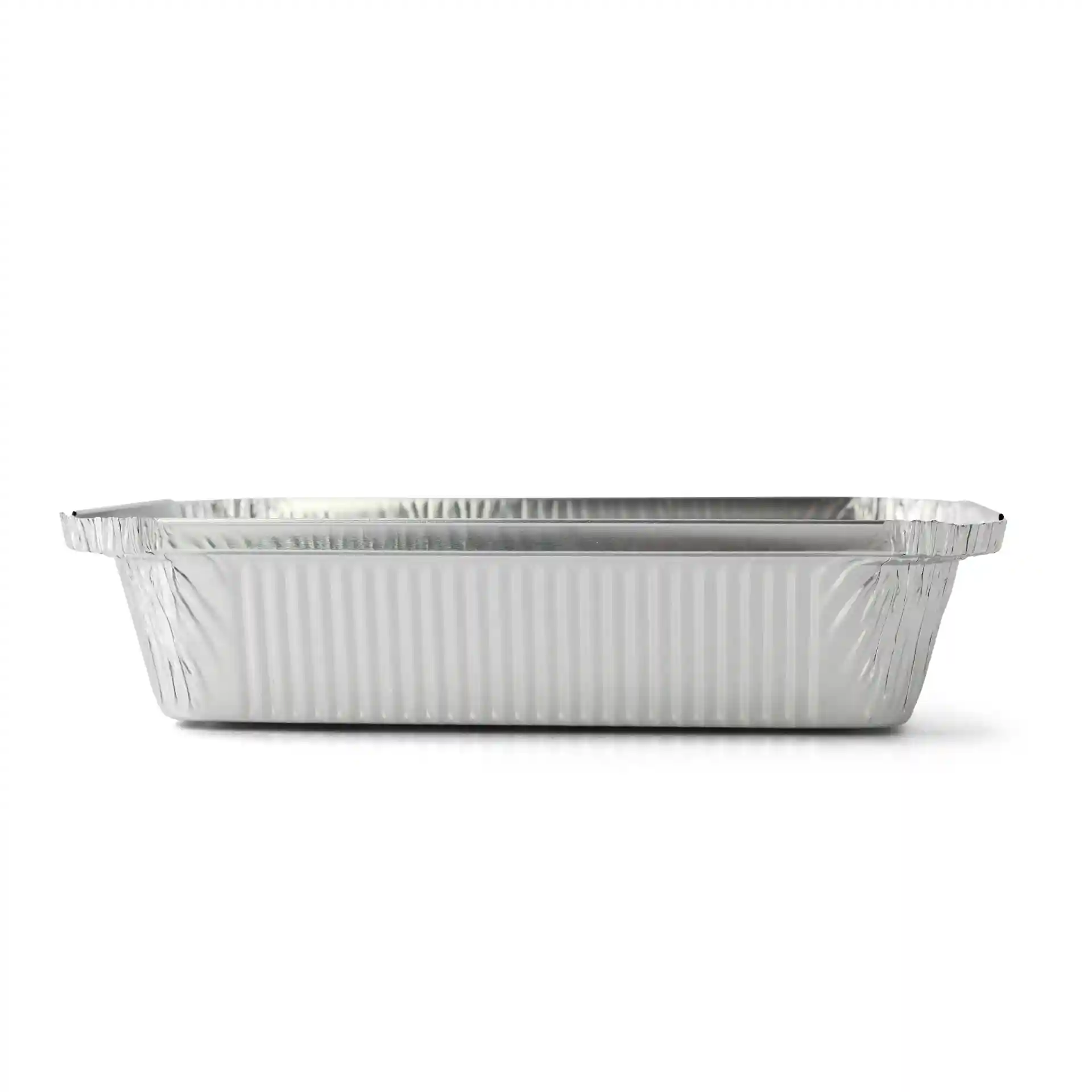 Rechthoekige aluminium container van 21,4 x 14,9 x 4,3 cm met een glanzend oppervlak en geribbelde zijkanten.