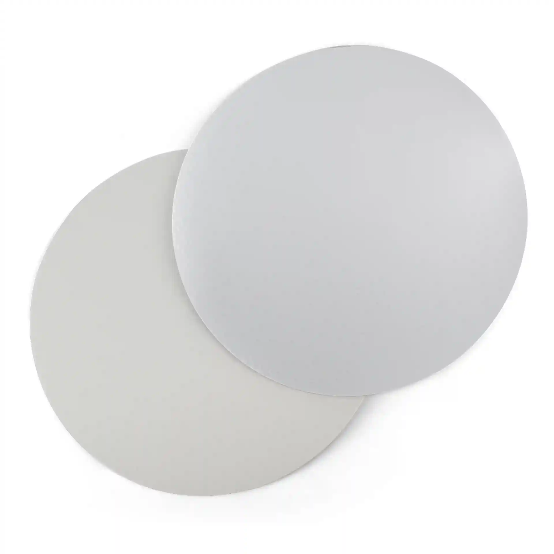 Ronde aluminium kartonnen deksels in grijs, op elkaar gestapeld, met een diameter van 180 mm.