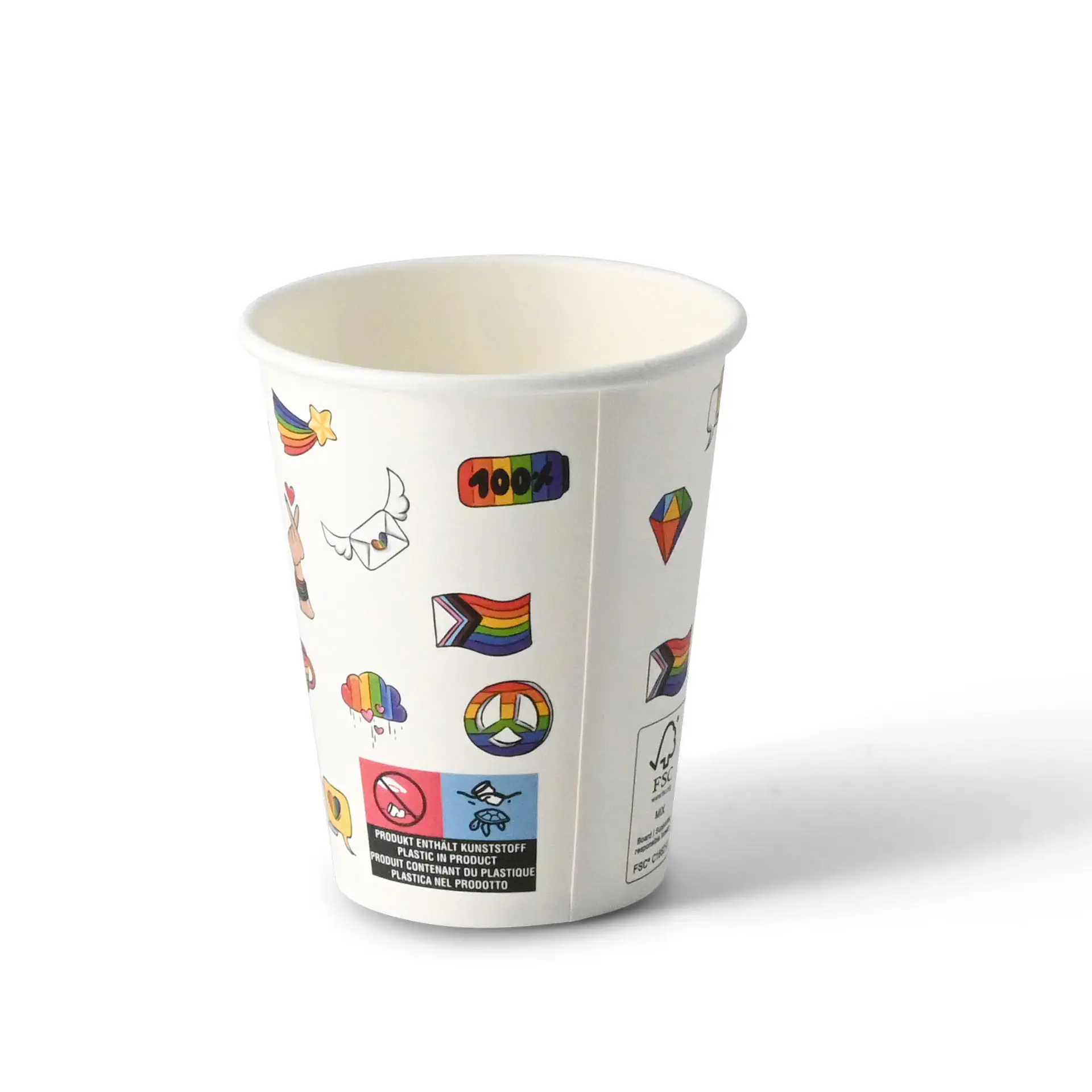 Witte papieren beker met verschillende kleurrijke bedrukte ontwerpen, waaronder symbolen en patronen, op een ronde kartonnen structuur.