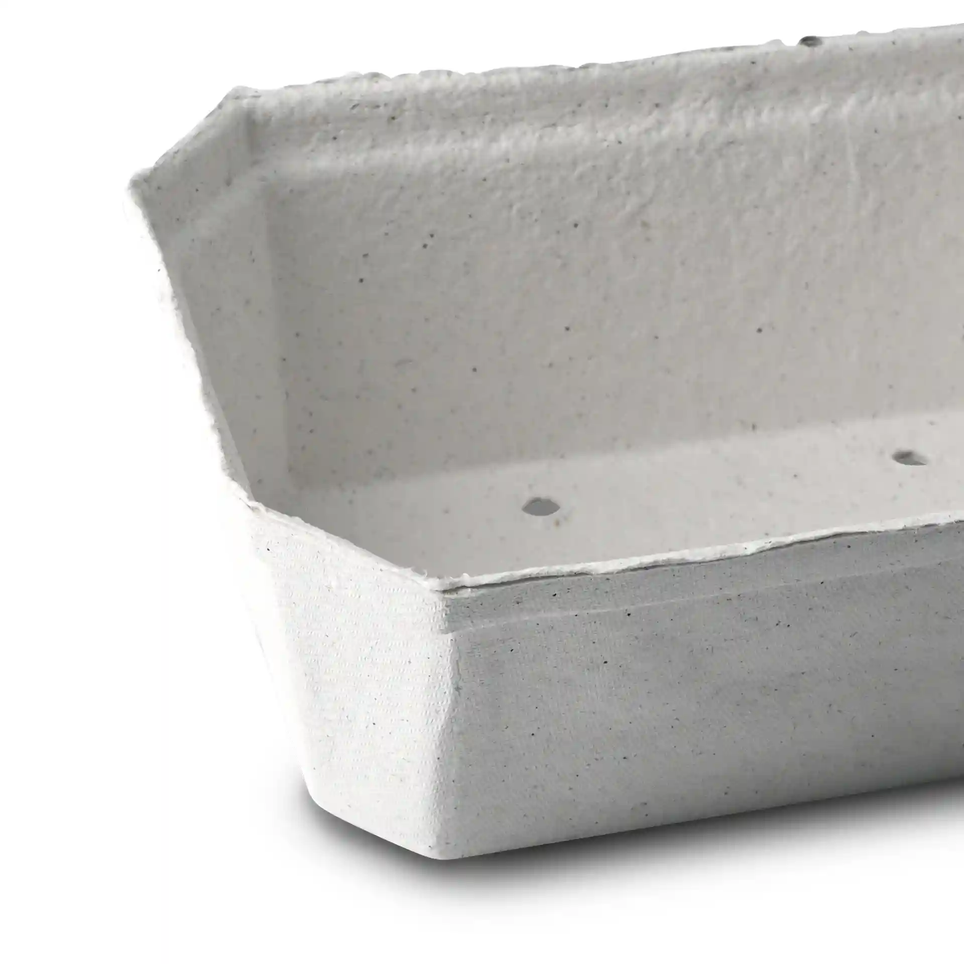 Witte houten pulp bessenbak met een rechthoekige vorm en afvoergaten, 185 mm lang en 115 mm breed.