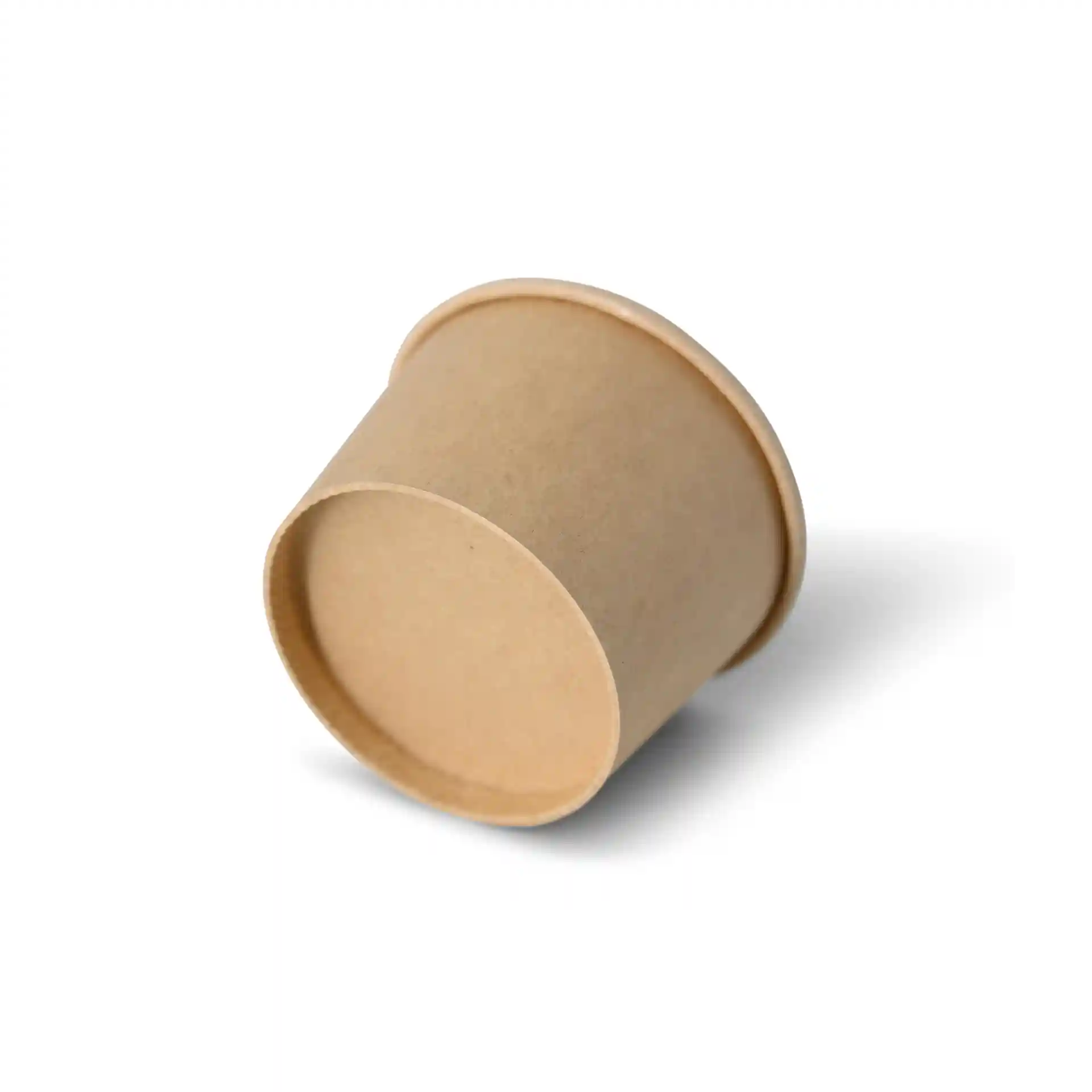 Bruine ronde deli-container van karton, 40 ml inhoud, diameter 62 mm en hoogte 40 mm.