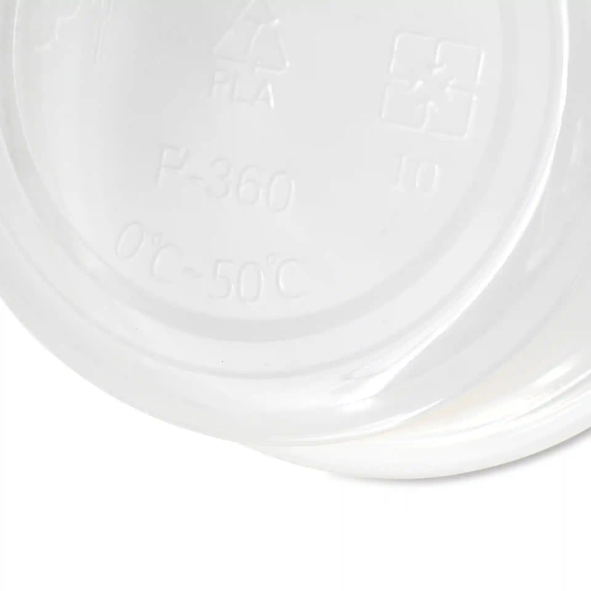 Transparante ronde deli-container met een diameter van 121 mm en een hoogte van 50 mm, met markeringen op de bodem.