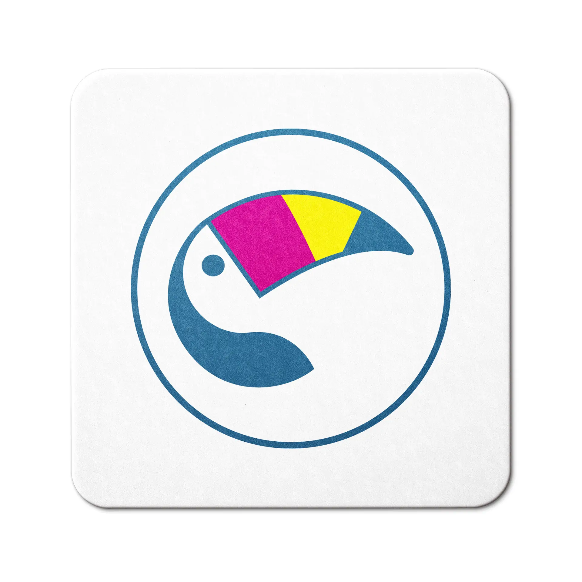 Een bedrukte bierviltje met een ronde biermok; meerdere viltjes met de tekst "Voedsel en Dranken".