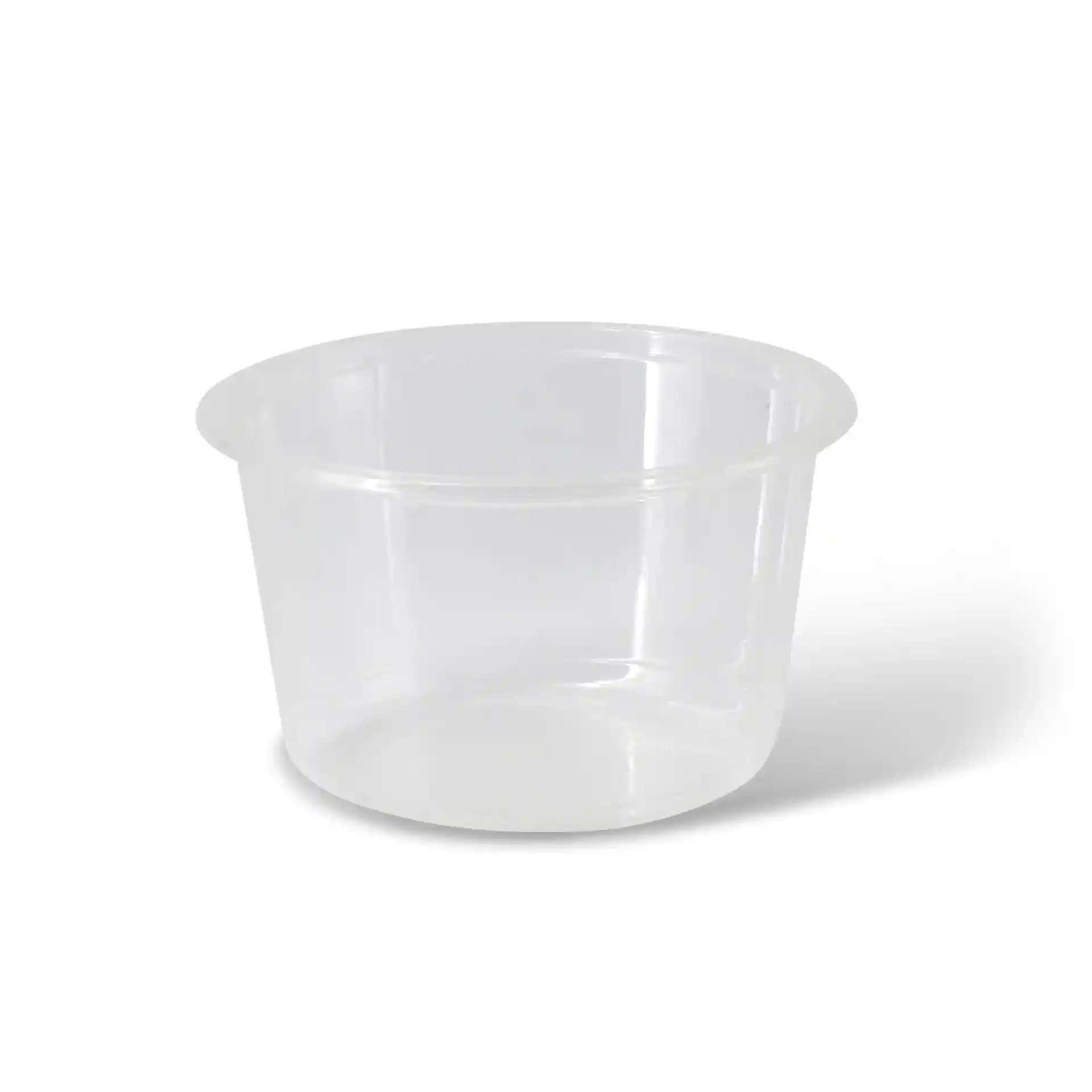 Transparante ronde deli-container met een inhoud van 500 ml en een diameter van 121 mm.