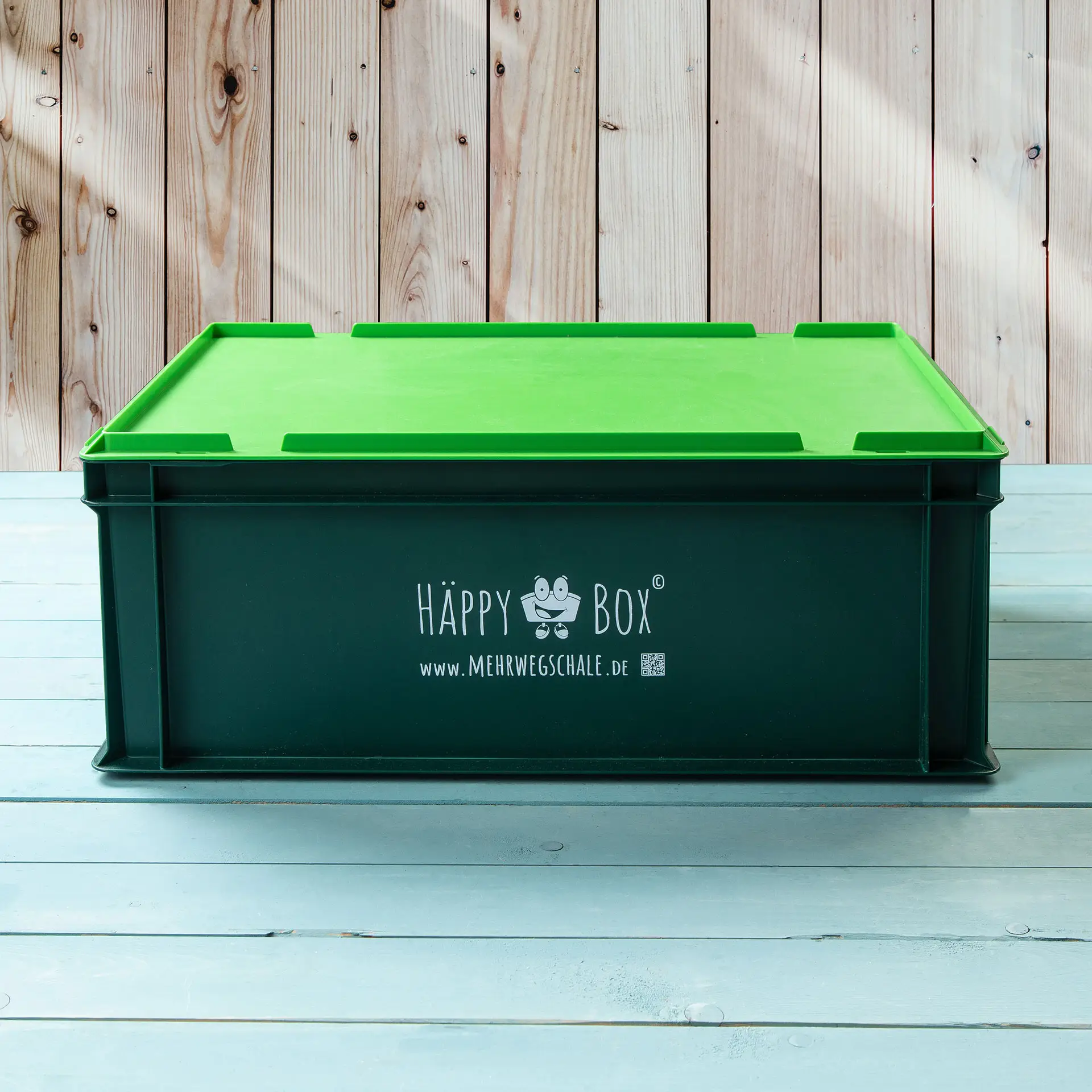 Een groene herbruikbare opbergdoos met een deksel, voorzien van het label "HAPPY Box" aan de zijkant.