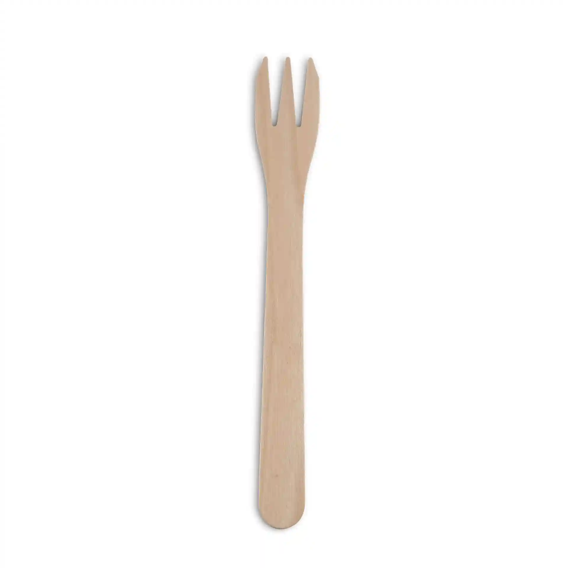 Houten chipvork met drie tanden, 17,5 cm lang, op een effen achtergrond.