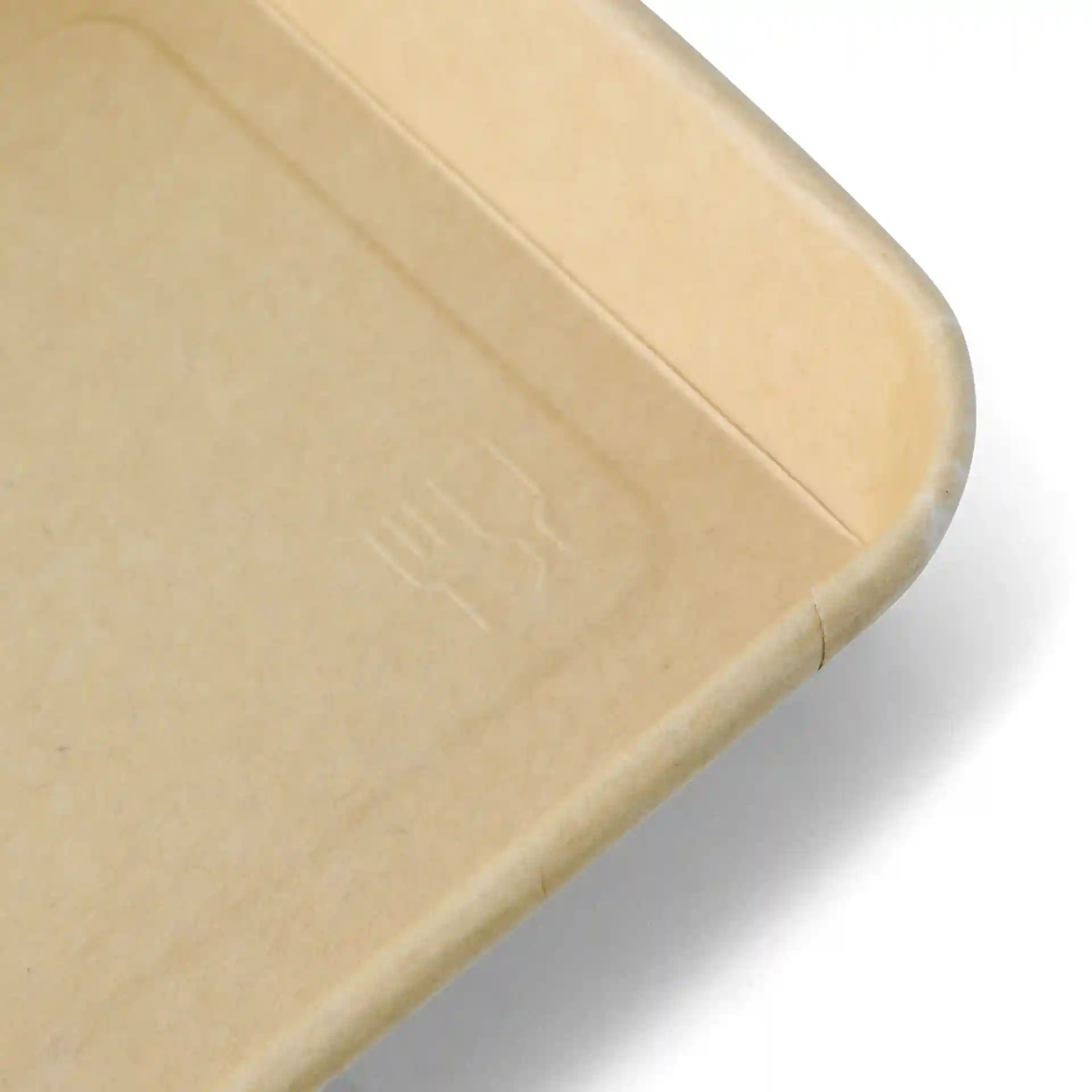 Bruine sushi-doos met PE-coating, 18,5 x 13 x 2,5 cm, toont een hoekdetail.