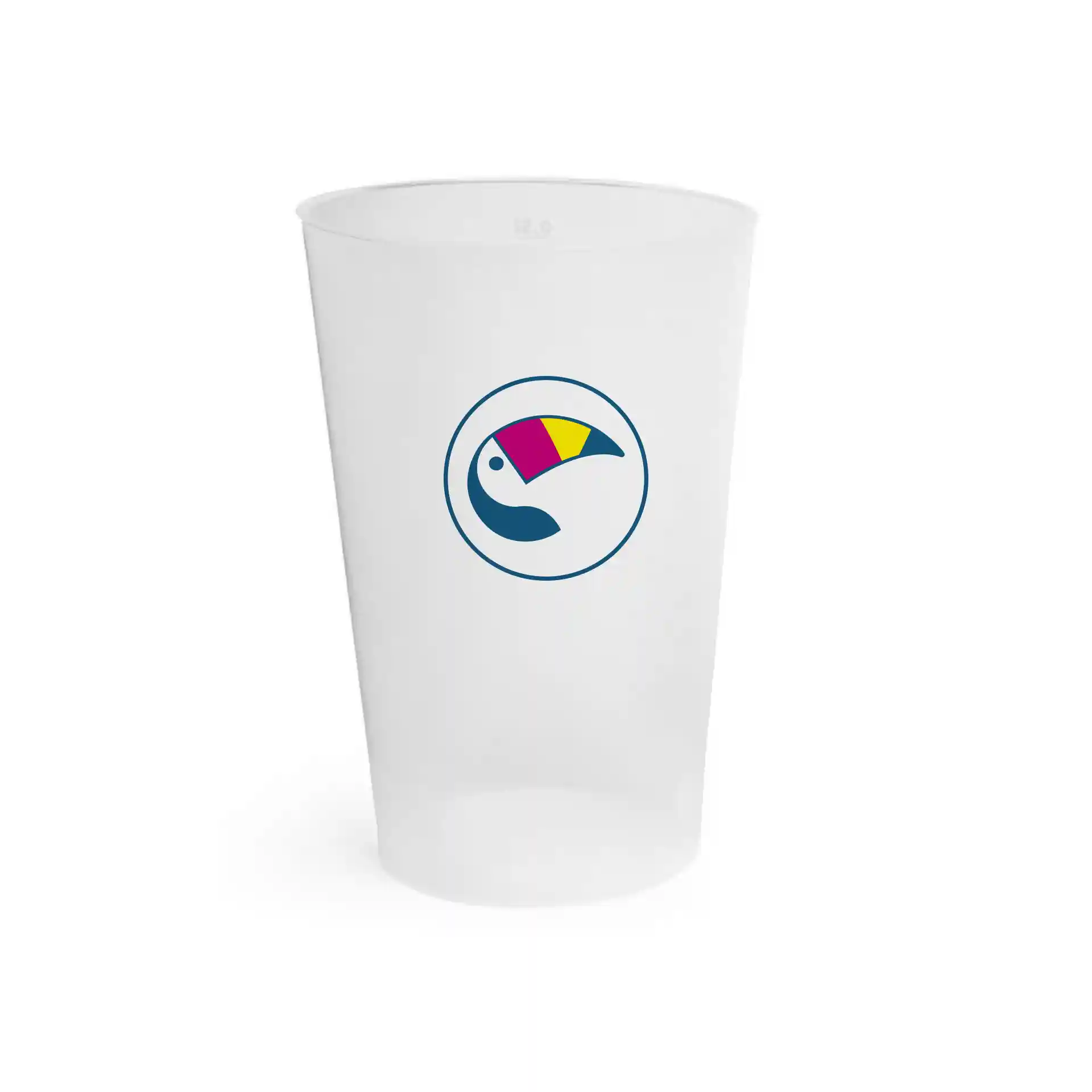 Duidelijke herbruikbare beker met logo, 500 ml capaciteit, ronde vorm en digitale printontwerp.