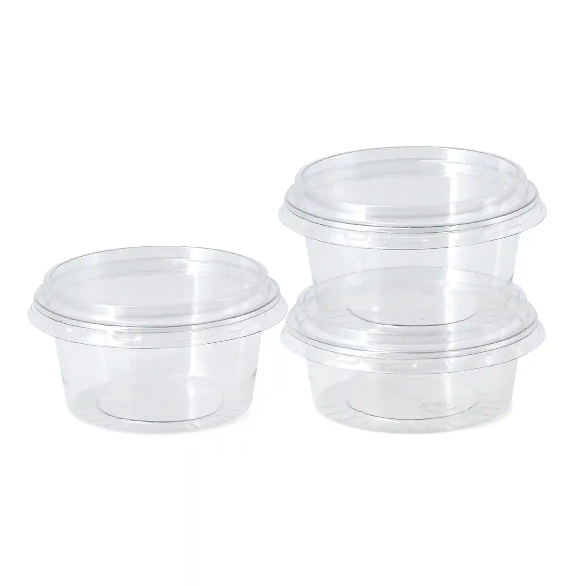 Drie heldere rPET-sauspotten met een diameter van 75 mm en een hoogte van 34 mm, op elkaar gestapeld.