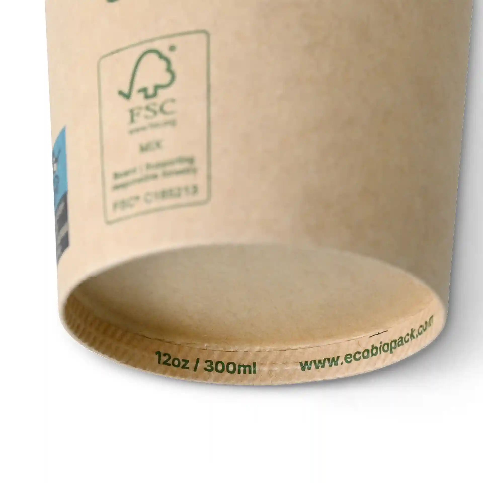 Bruine papieren beker met een diameter van 90 mm, met een label en een groen, rond symbool.