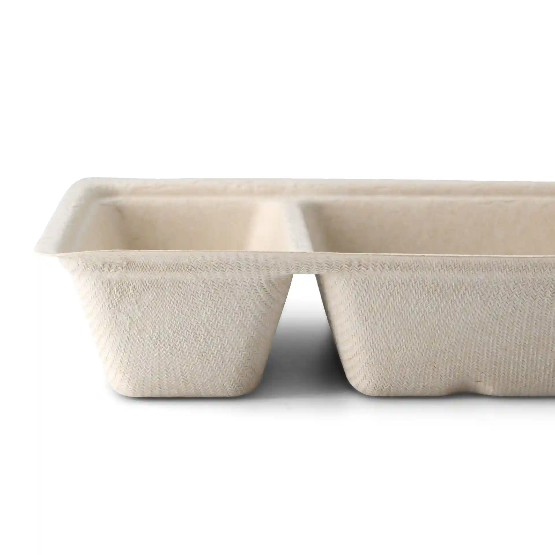 Rechthoekige crème-witte bagasse chip tray met twee compartimenten, 12 x 20 x 3,5 cm.