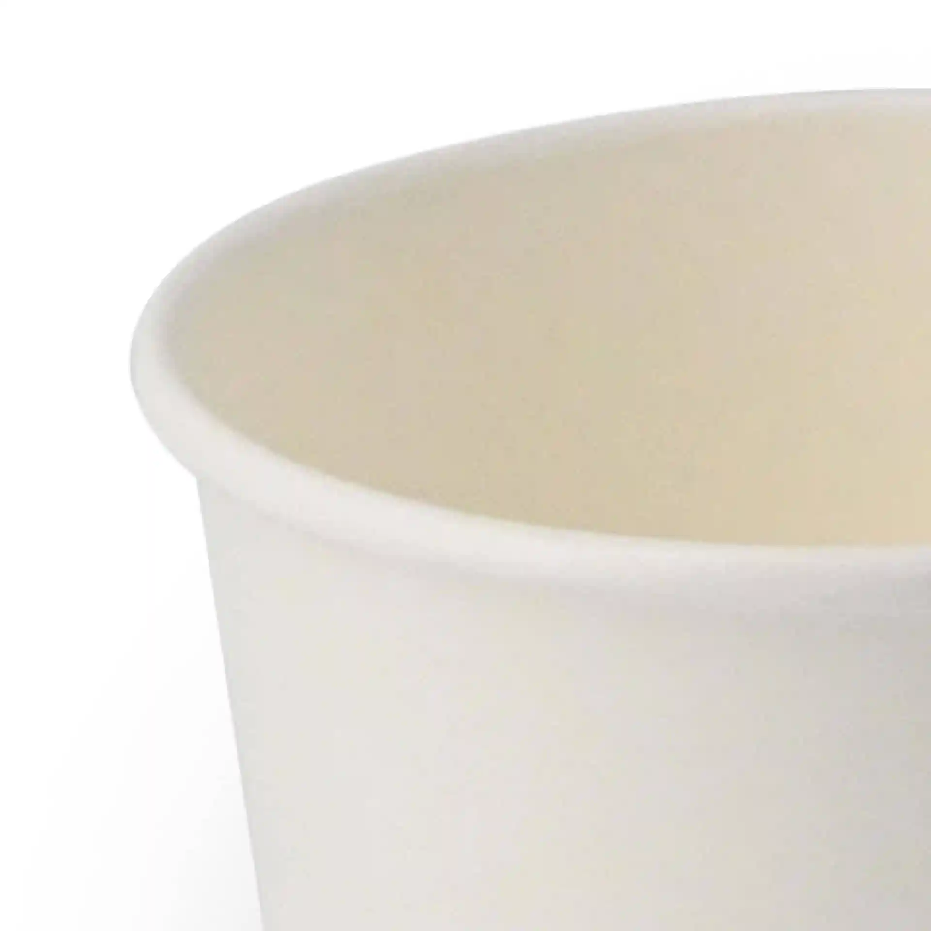 Witte papieren ijsbekers in ronde vorm, toont de binnenkant en de bovenrand, diameter 92 mm.