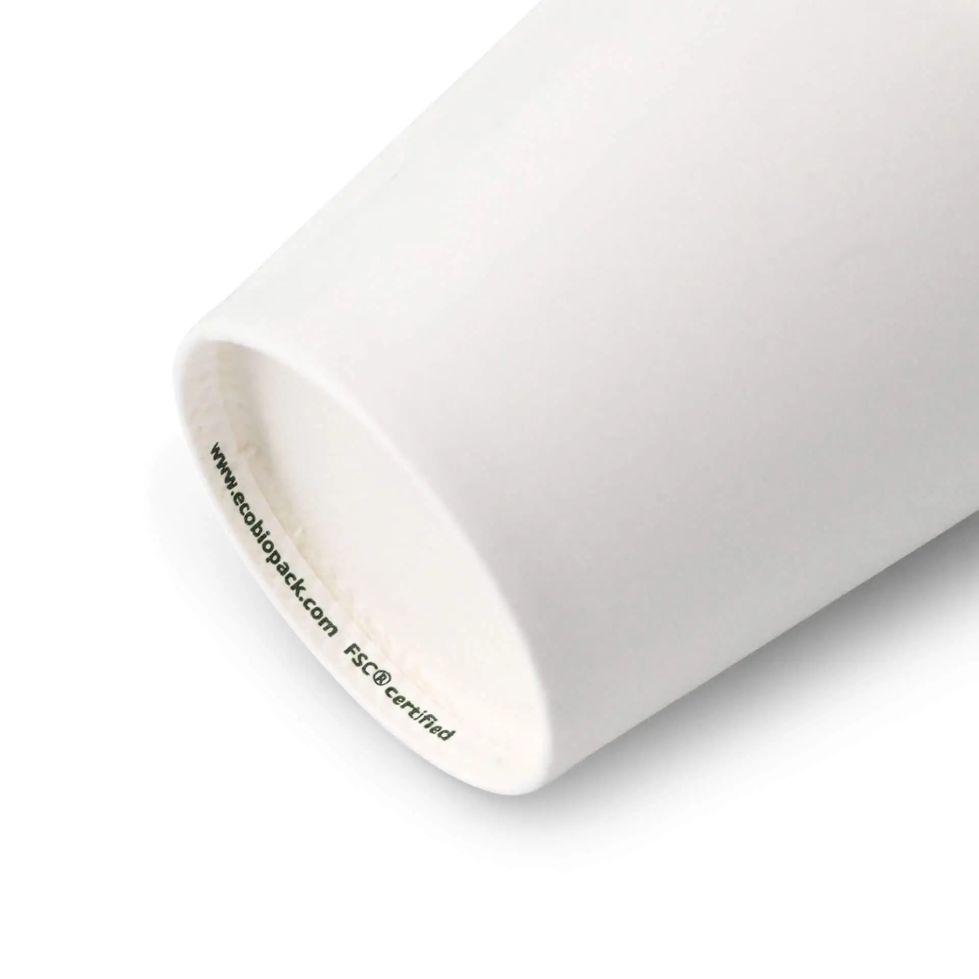 Witte papieren beker met een PE-coating, toont de binnenrand en een website die onderaan is gedrukt.
