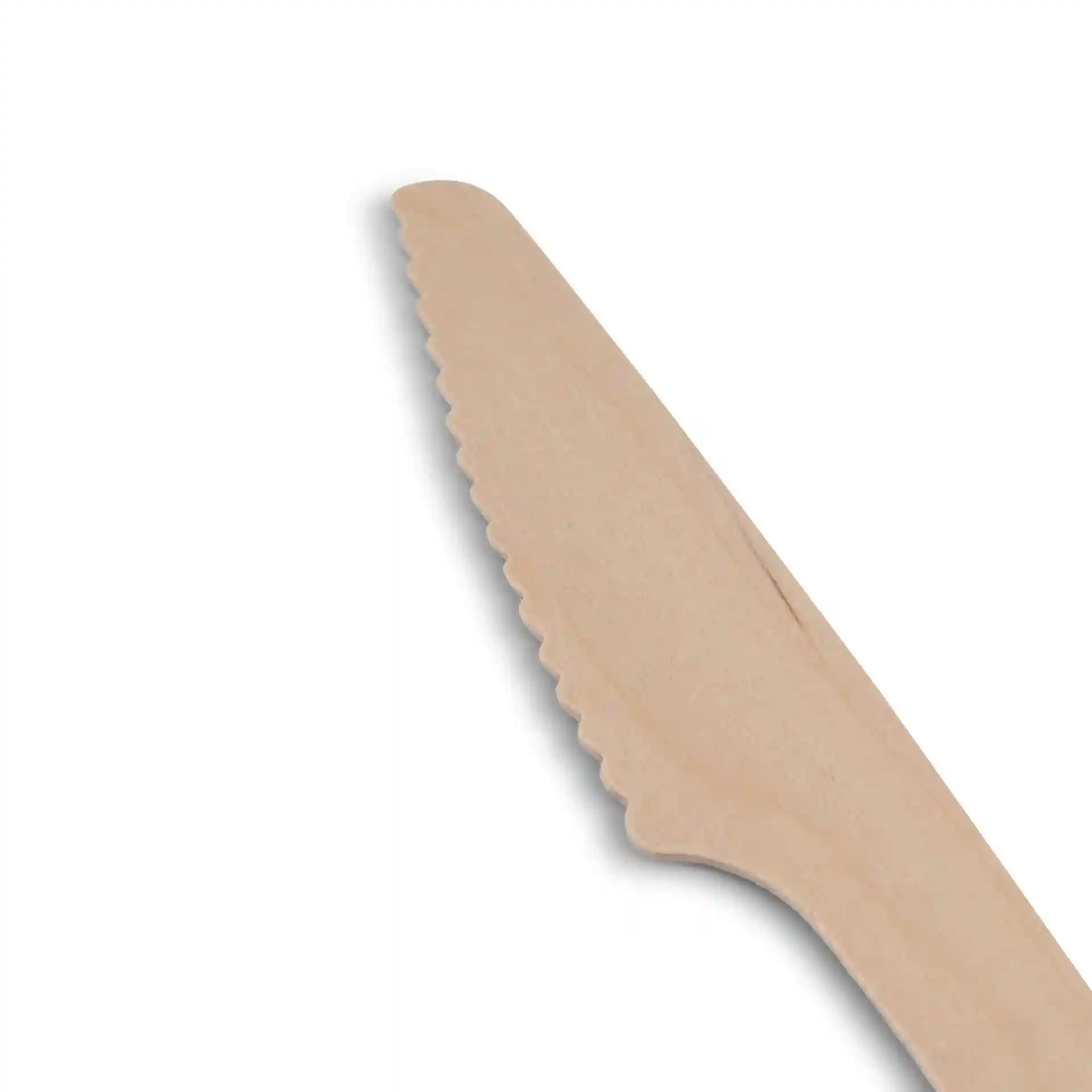 Houten mes met een gekartelde rand, 18 cm lang, op een effen achtergrond.