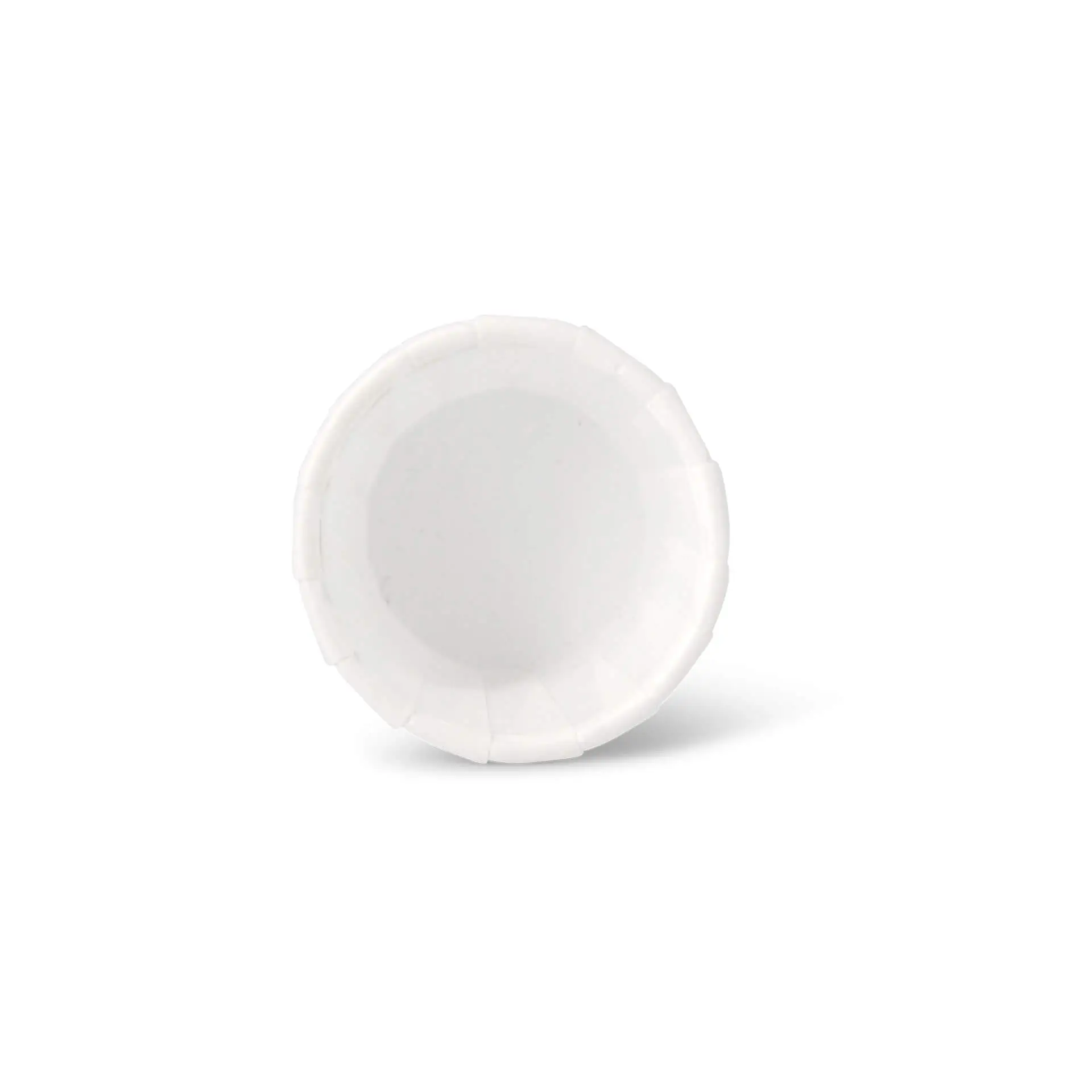 Wit papieren bekertje van 15 ml met vetbestendige afwerking, geschikt voor kleine porties dips en sauzen.